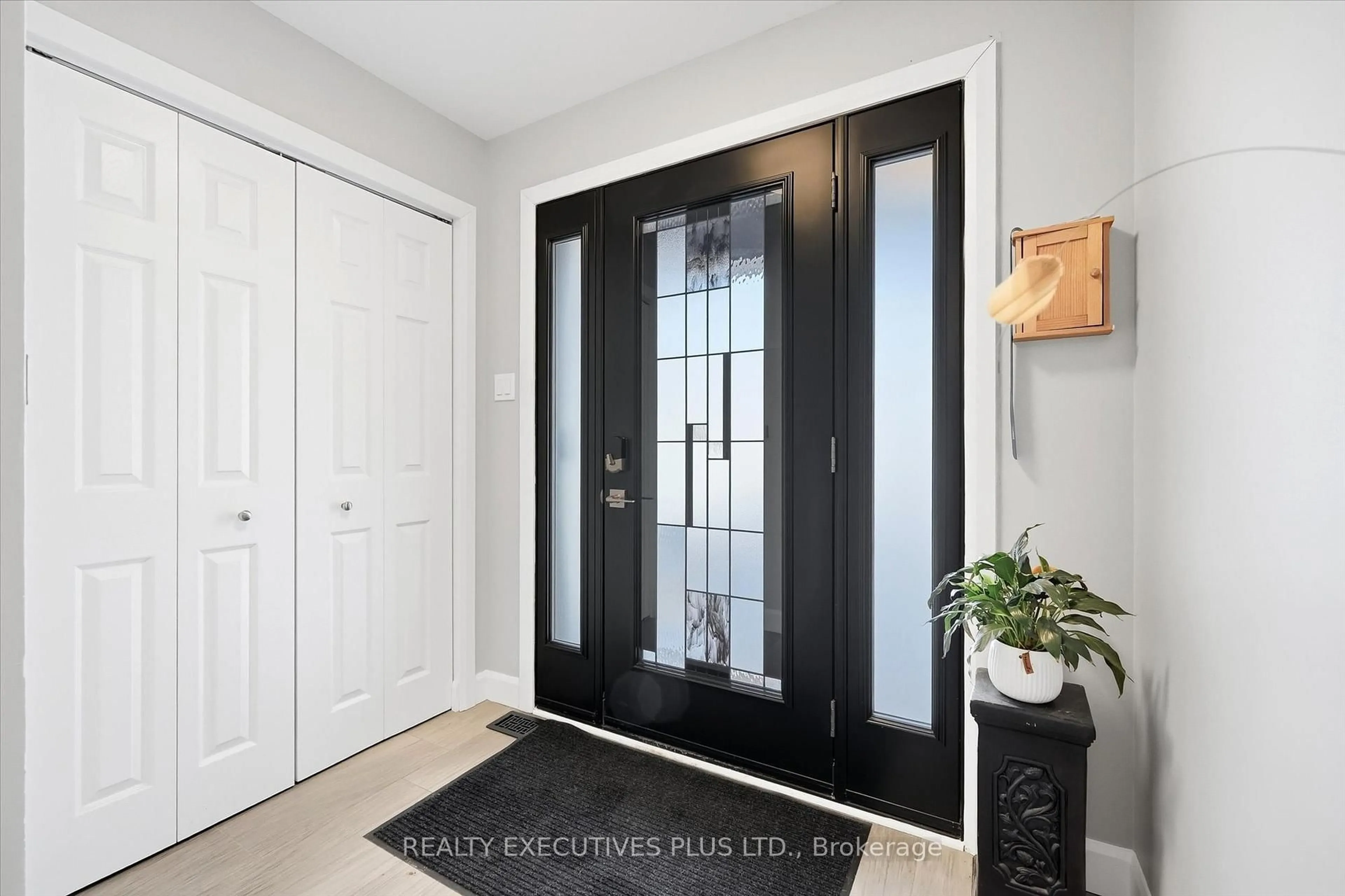 Indoor entryway for 1110 Trillium Pl, Clarence-Rockland Ontario K4K 1T1