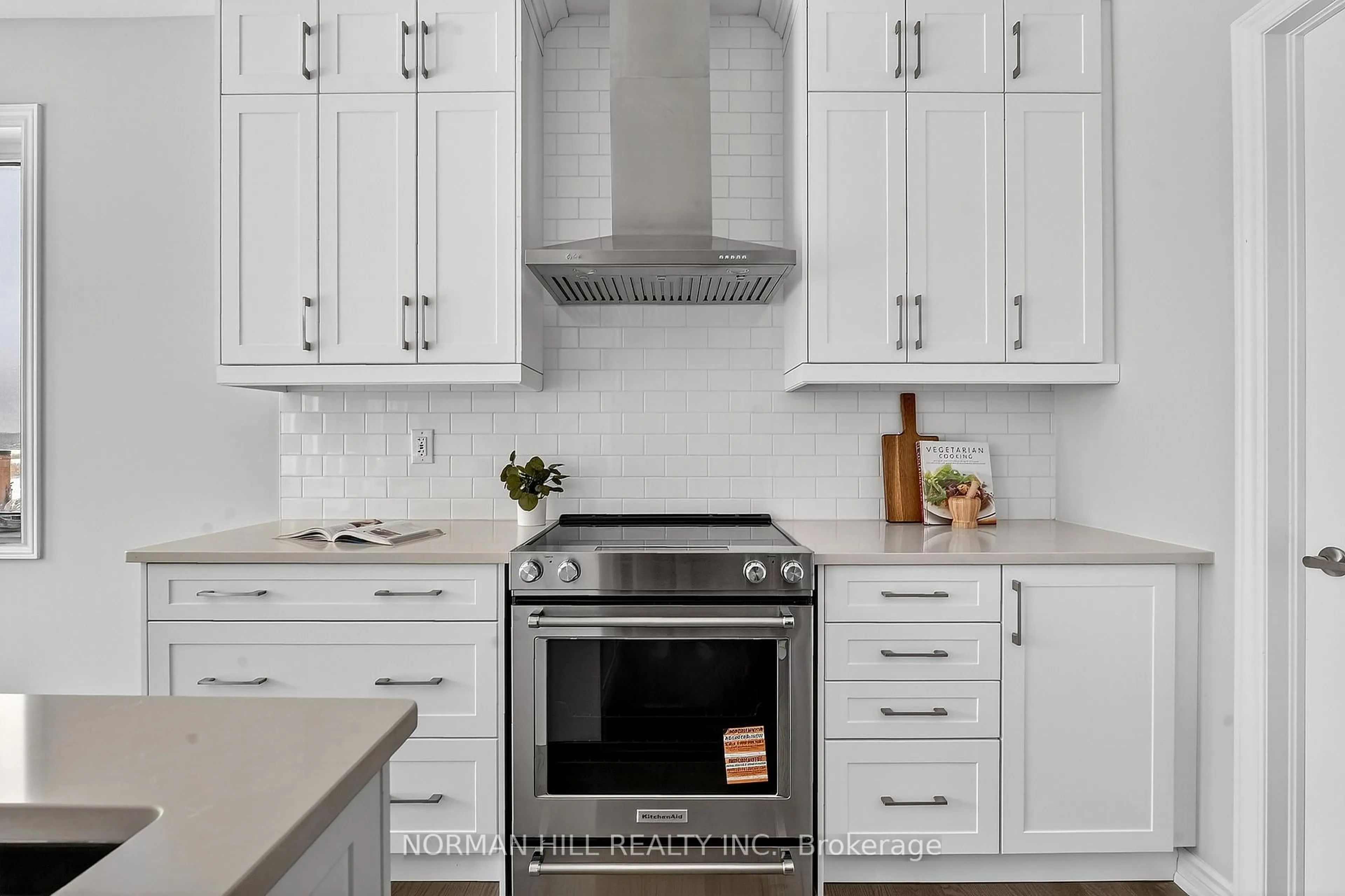 Contemporary kitchen, ceramic/tile floor for 37 Shoreview Dr, Welland Ontario L3B 0H2