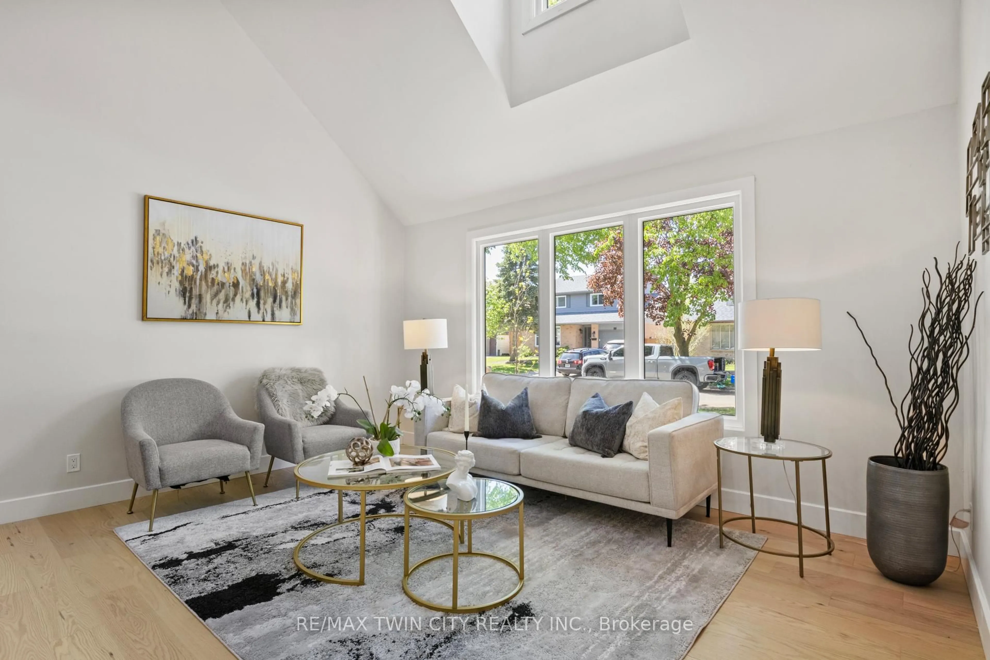 Living room with furniture, unknown for 92 Scenic Wood Cres, Kitchener Ontario N2A 3N6