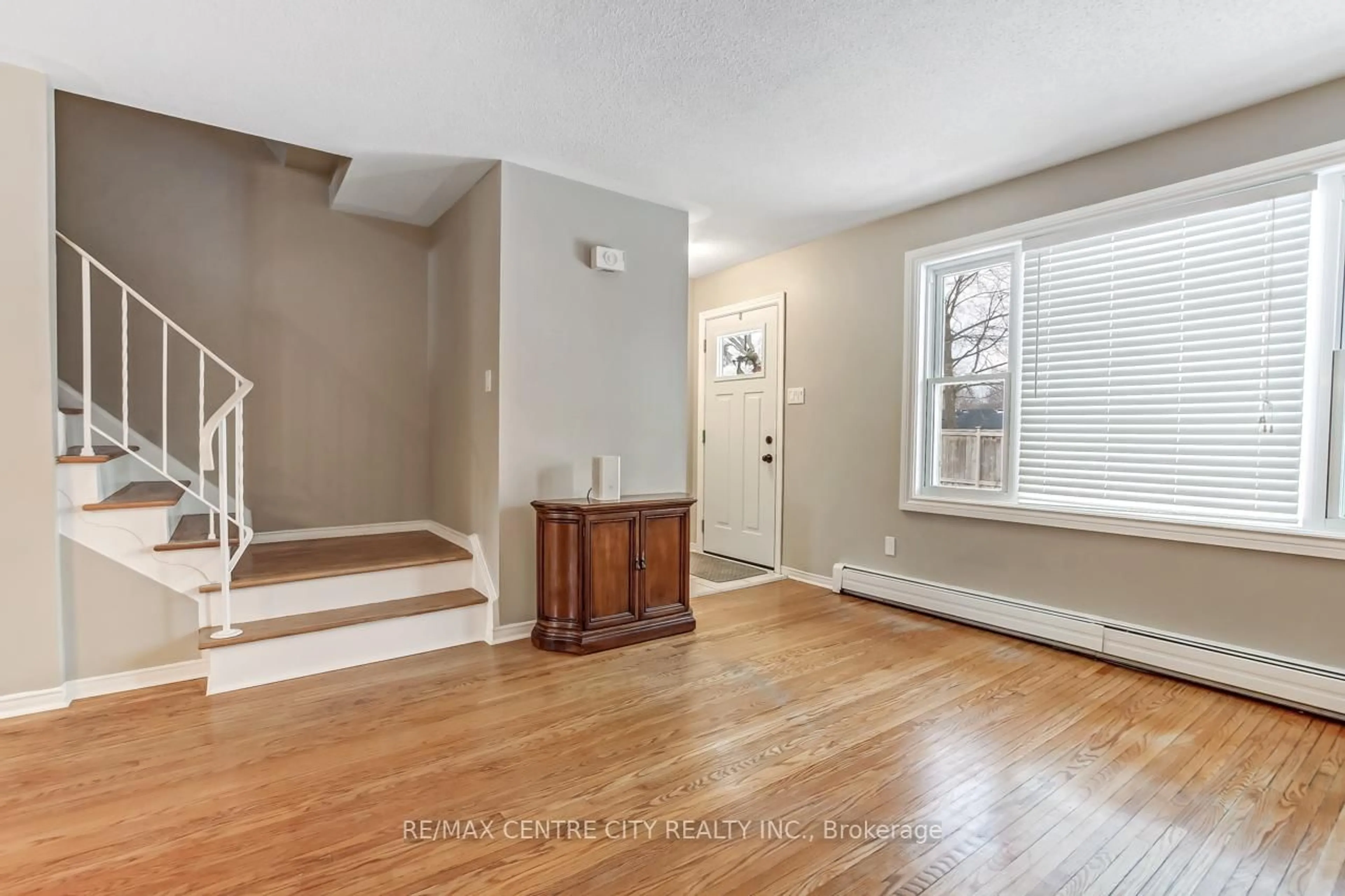 Unknown for 951 Notre Dame Dr, London South Ontario N6J 3C3