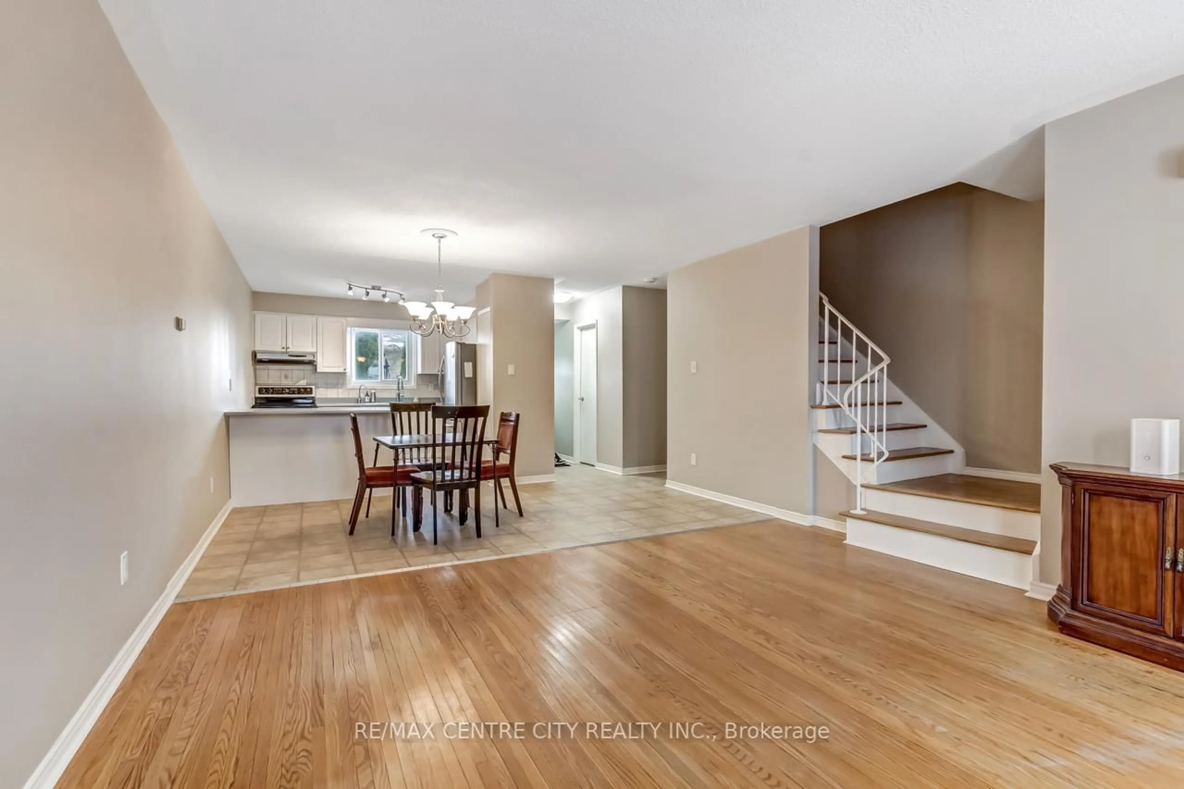 Unknown for 951 Notre Dame Dr, London South Ontario N6J 3C3