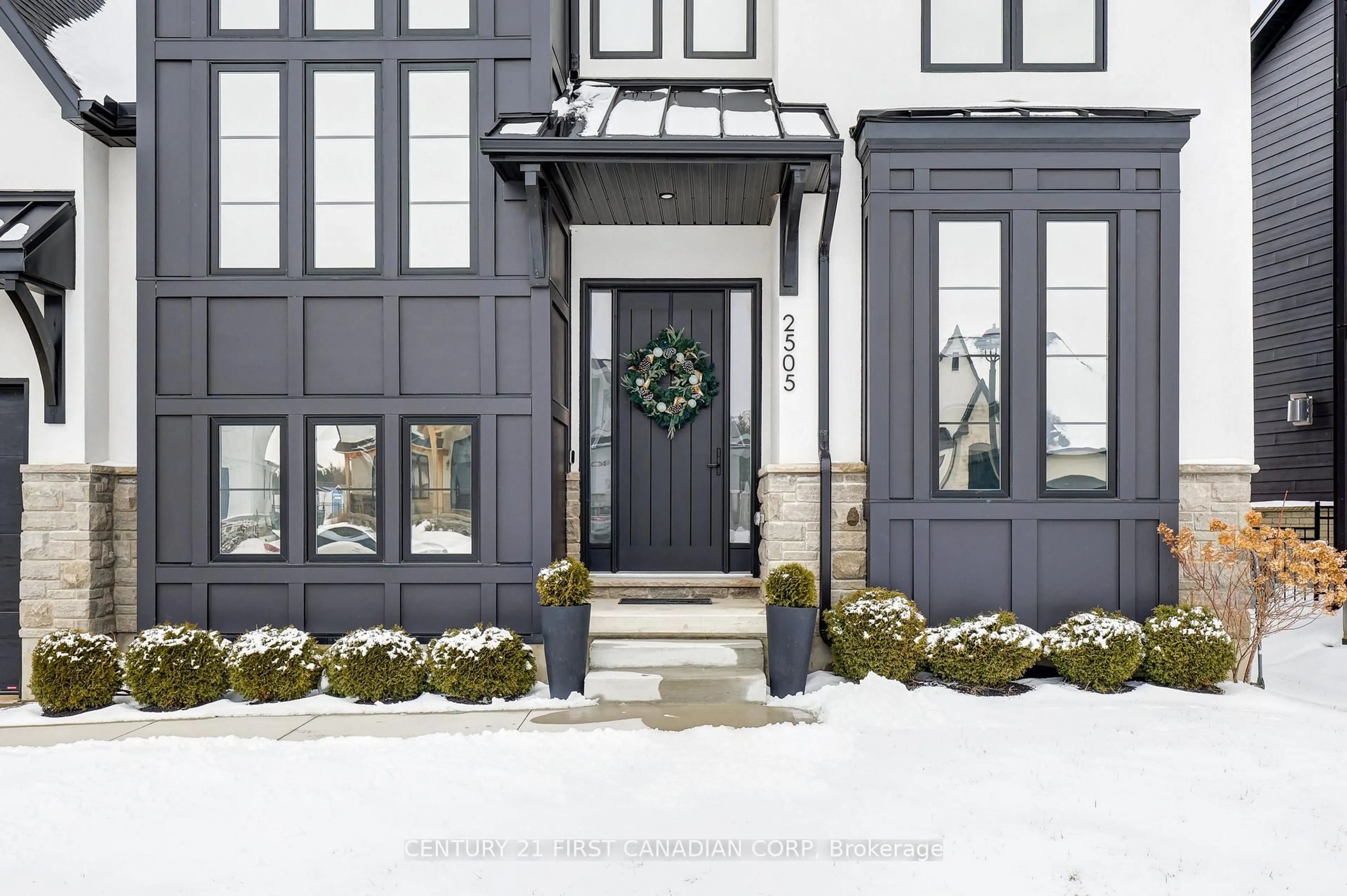 Indoor entryway for 2505 Kains Rd, London South Ontario N6K 0C8