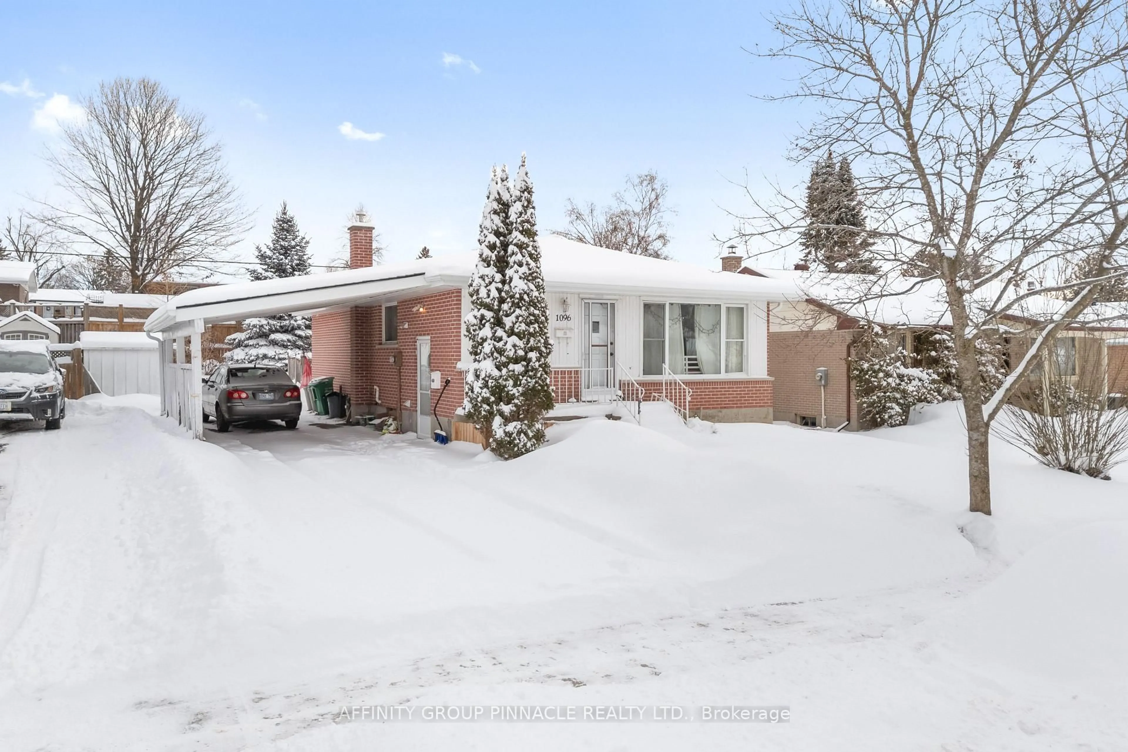 A pic from outside/outdoor area/front of a property/back of a property/a pic from drone, street for 1096 Barnardo Ave, Peterborough Ontario K9H 5X2