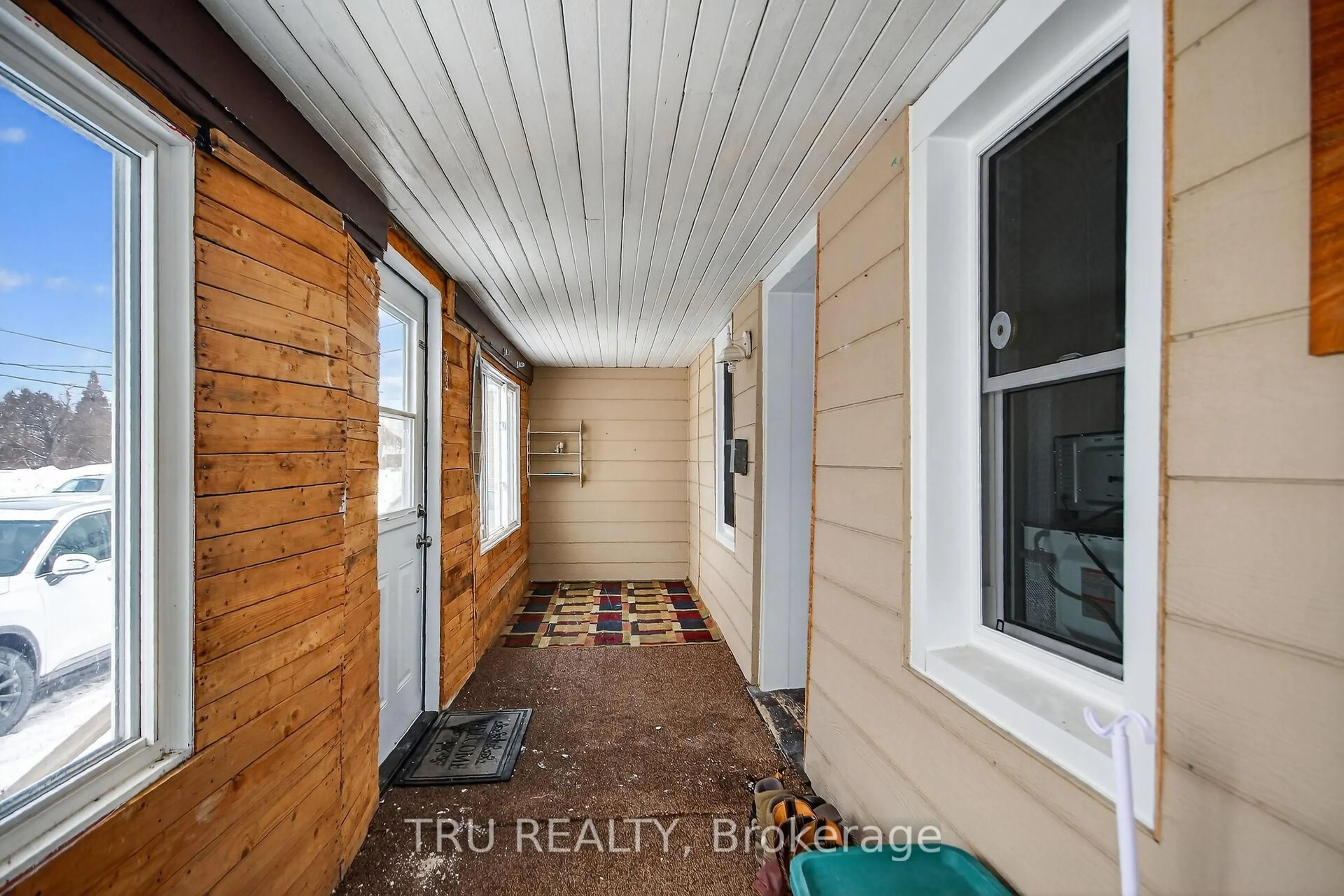 Indoor entryway for 10492 Clark Rd, North Dundas Ontario K0E 1S0