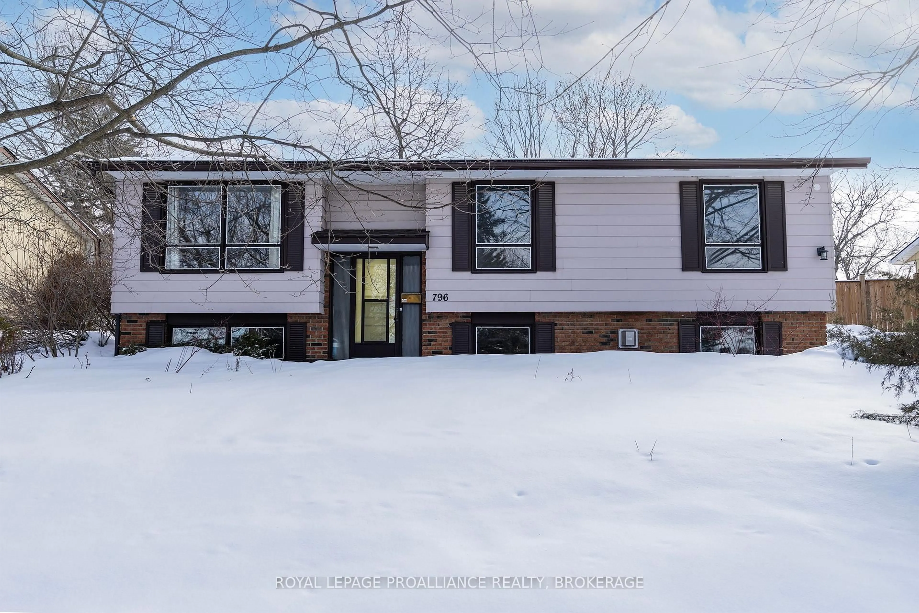 Home with vinyl exterior material, street for 796 Hillside Dr, Kingston Ontario K7M 5Y8