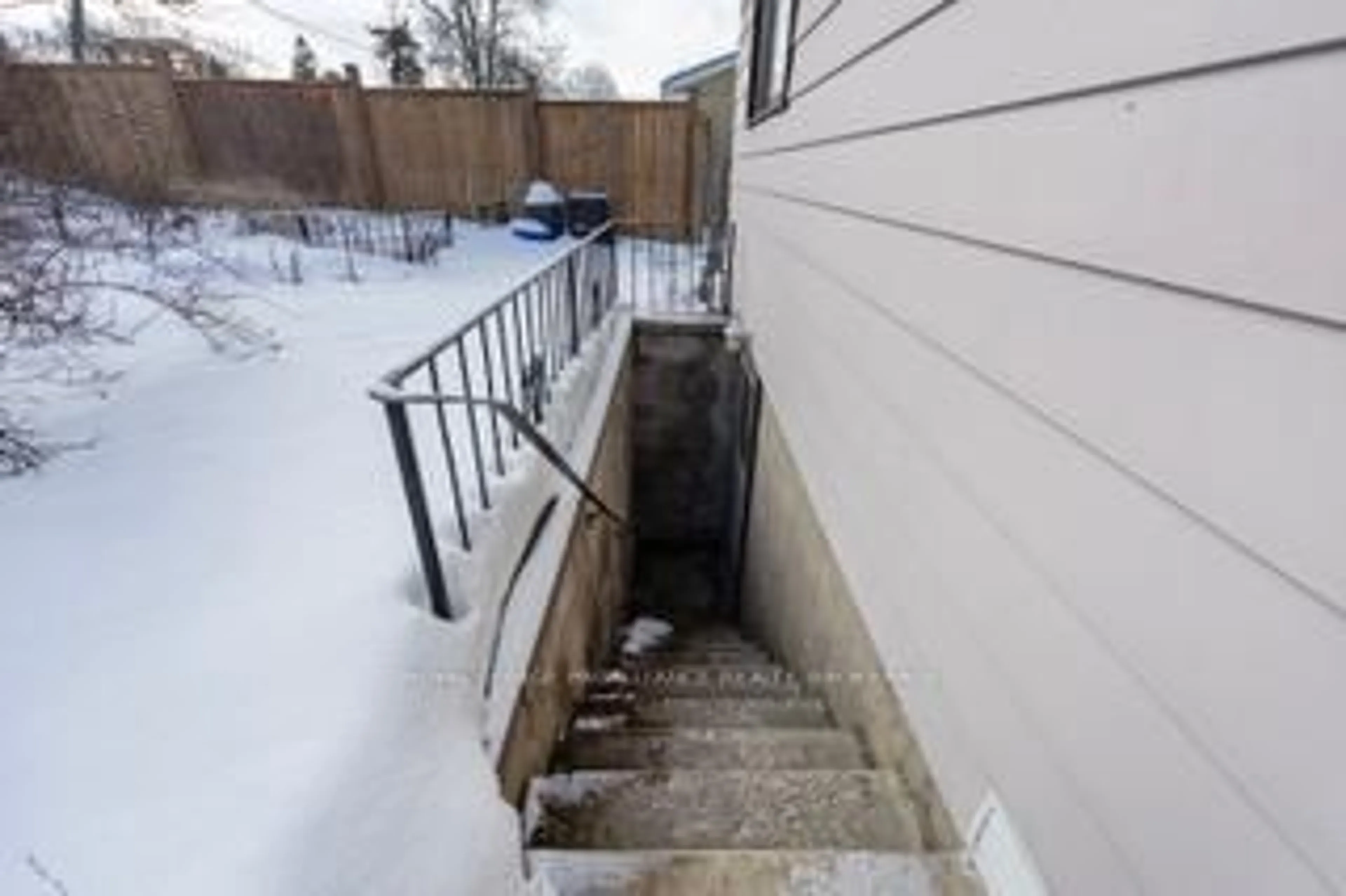 Stairs for 796 Hillside Dr, Kingston Ontario K7M 5Y8