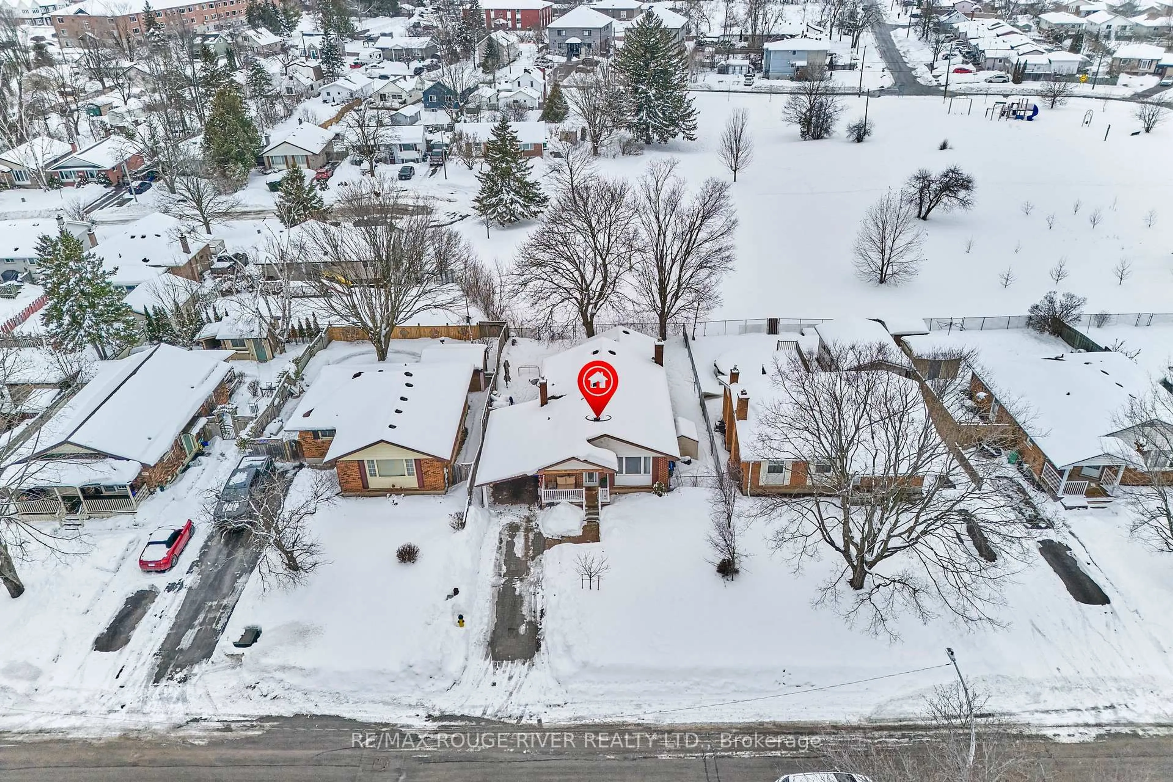 A pic from outside/outdoor area/front of a property/back of a property/a pic from drone, street for 550 Garside Dr, Peterborough Ontario K9H 7C7