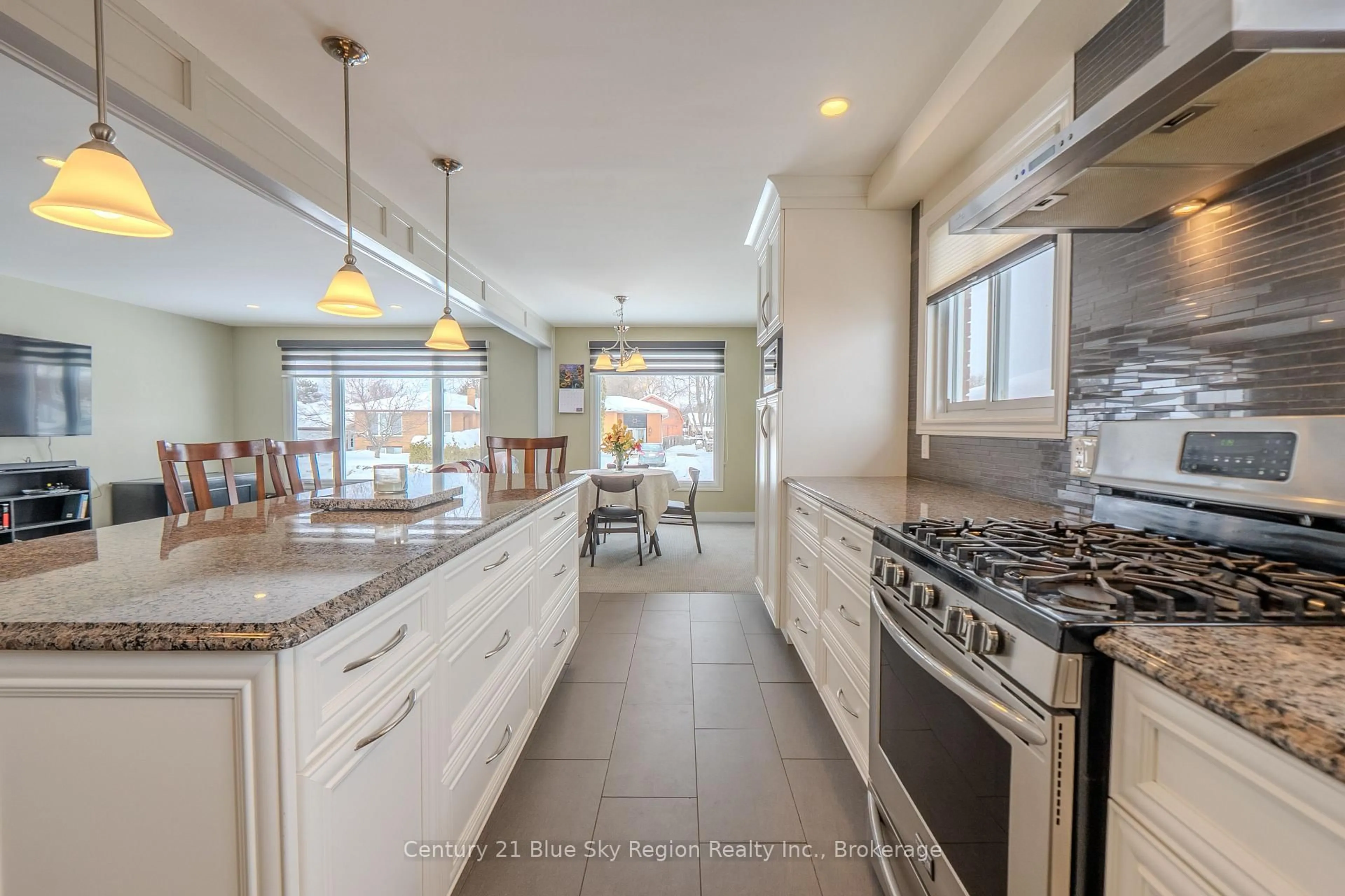 Open concept kitchen, ceramic/tile floor for 5 Knox Crt, North Bay Ontario P1A 2P6