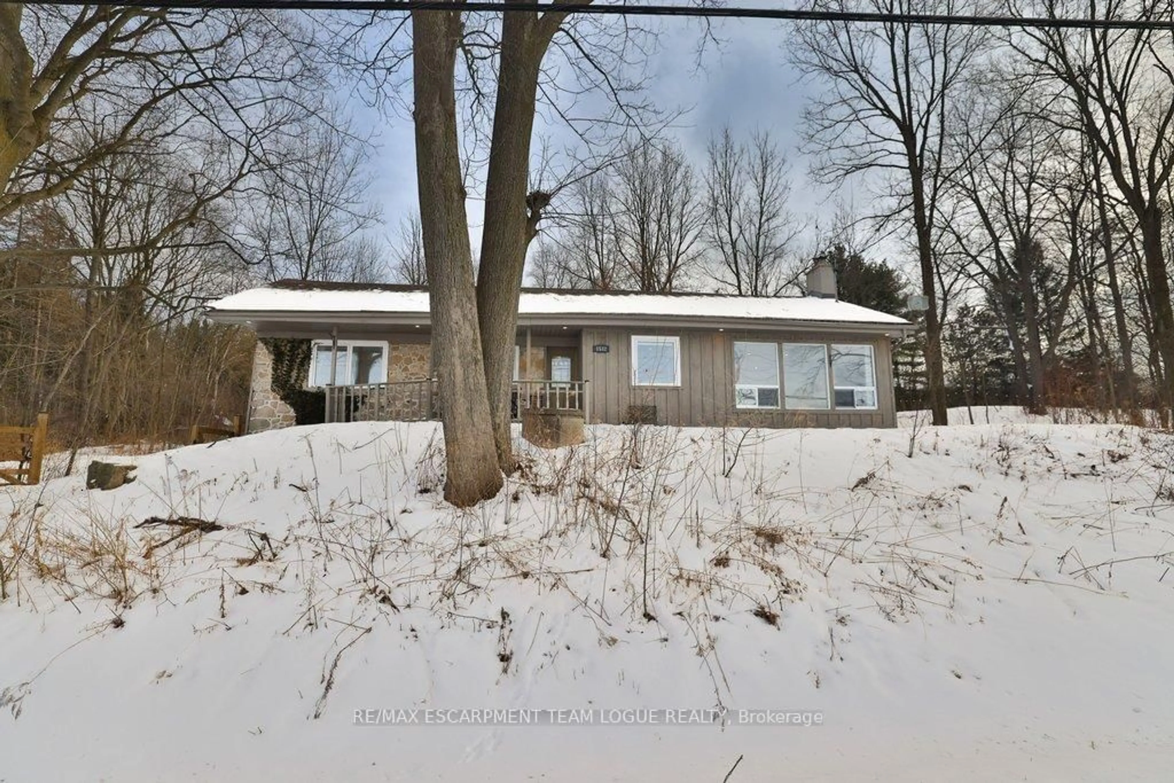 A pic from outside/outdoor area/front of a property/back of a property/a pic from drone, street for 1532 Mineral Springs Rd, Hamilton Ontario L9H 5E3