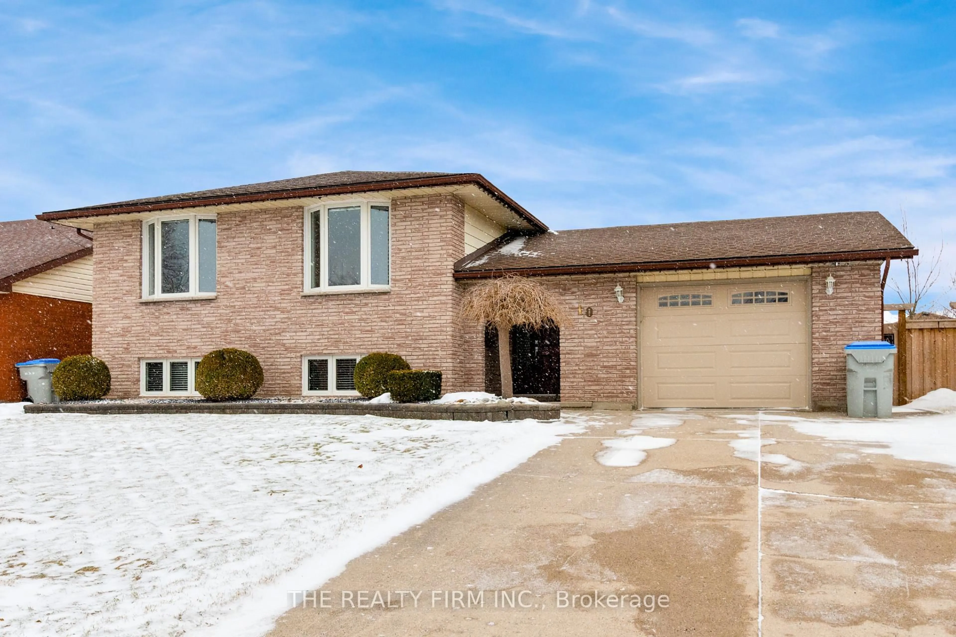Home with brick exterior material, street for 10 Westgate Ave, Strathroy-Caradoc Ontario N7G 3T1