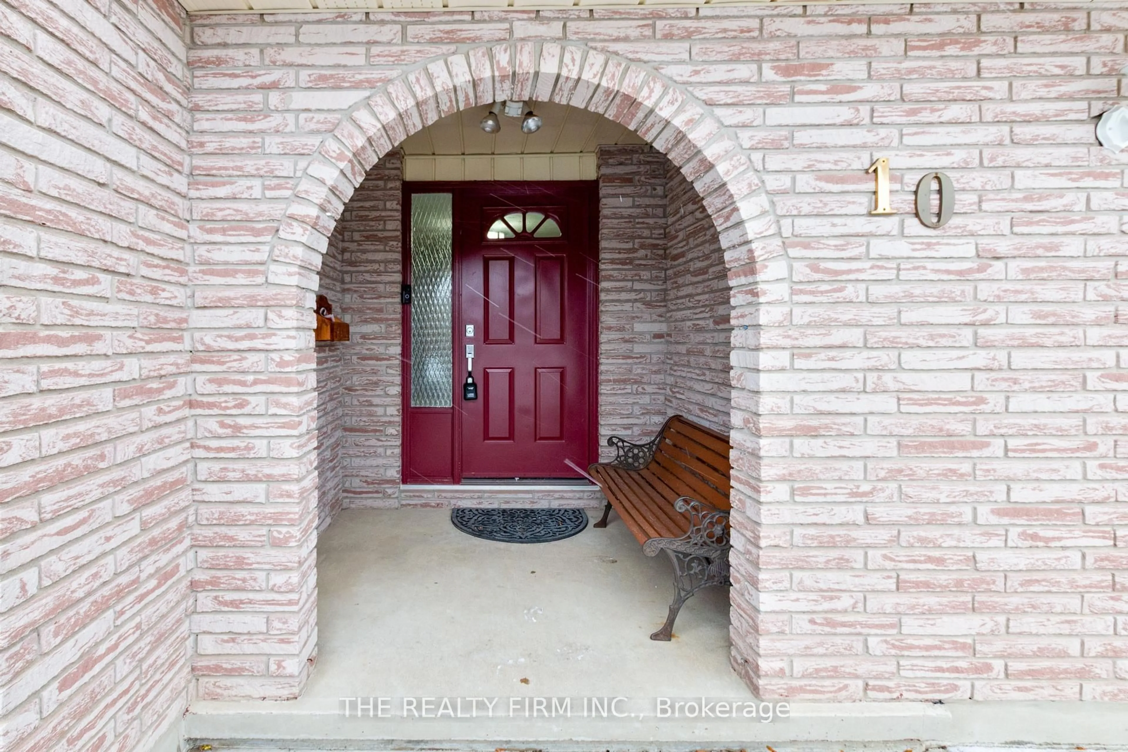 Indoor entryway for 10 Westgate Ave, Strathroy-Caradoc Ontario N7G 3T1