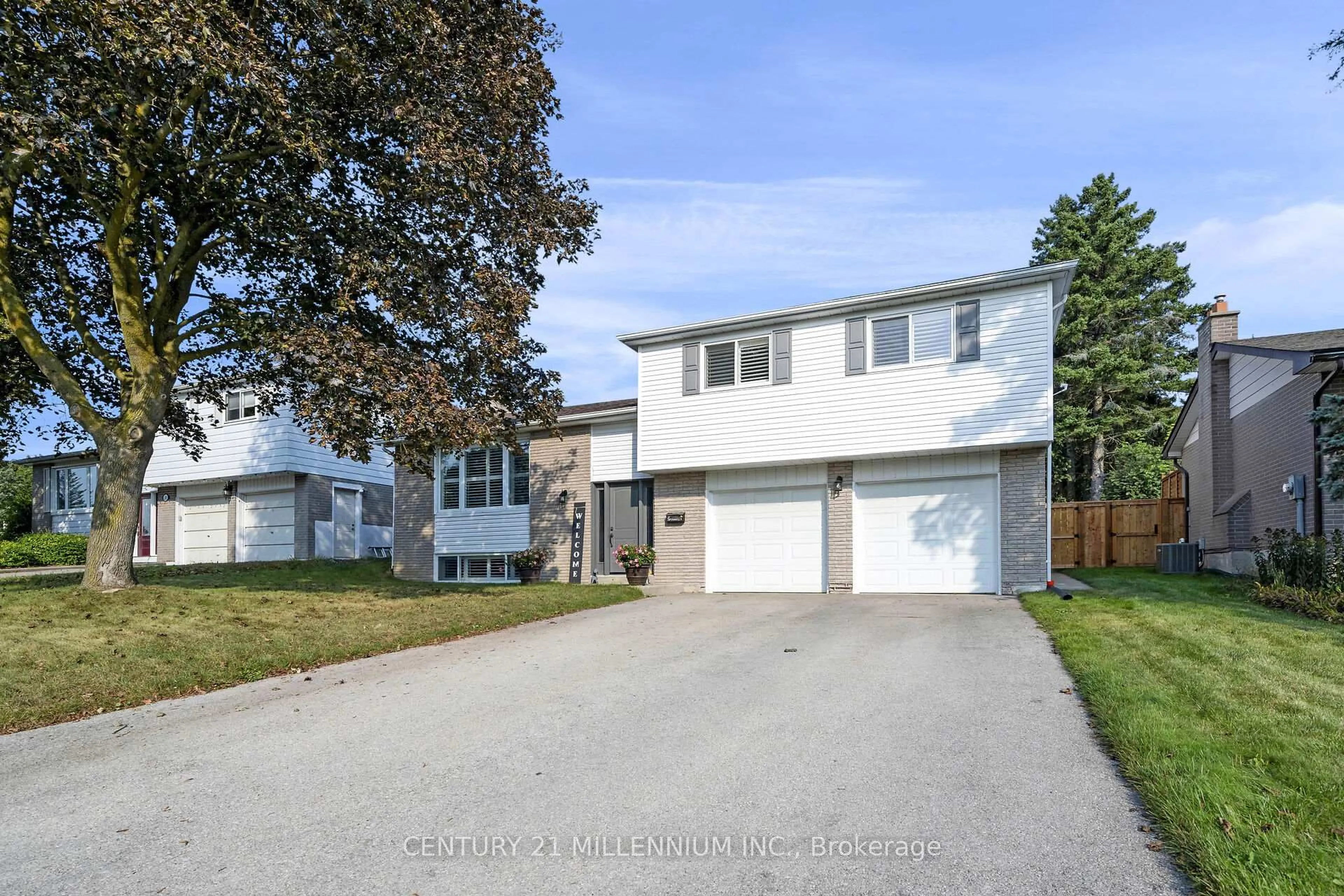 A pic from outside/outdoor area/front of a property/back of a property/a pic from drone, street for 37 Erindale Dr, Erin Ontario N0B 1T0