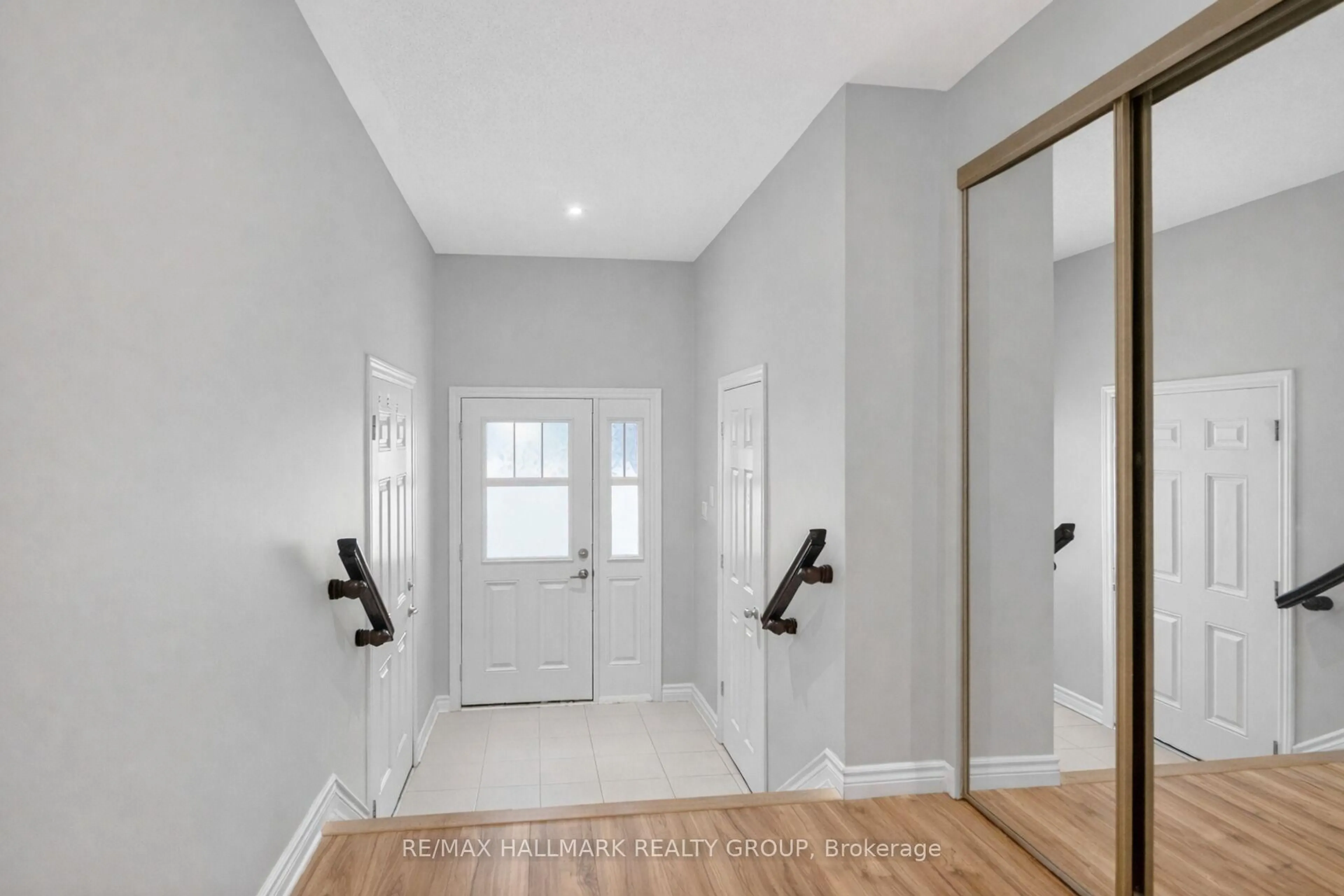 Indoor entryway for 205 Mancini Way, Ottawa Ontario K2J 5X4