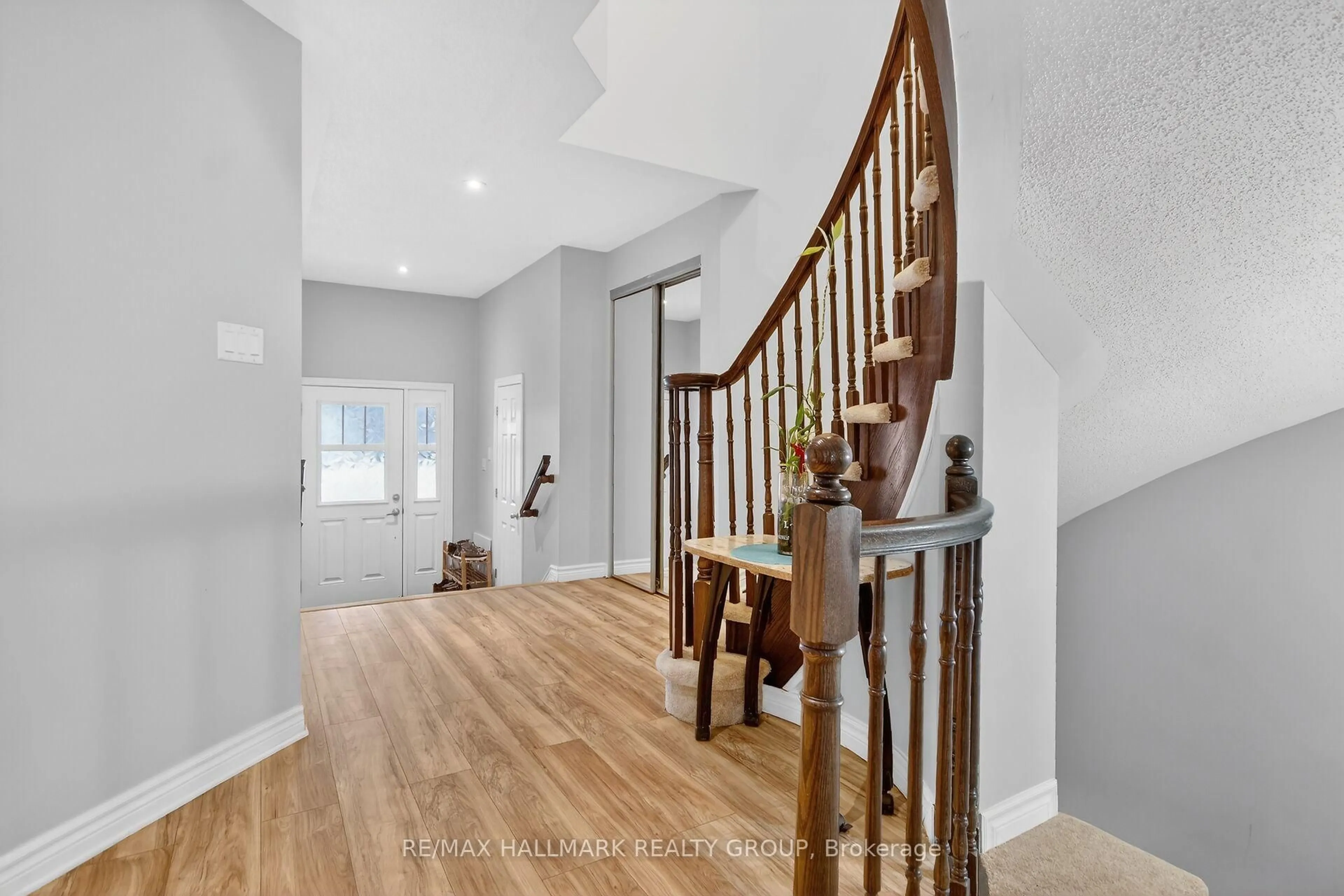 Indoor entryway for 205 Mancini Way, Ottawa Ontario K2J 5X4