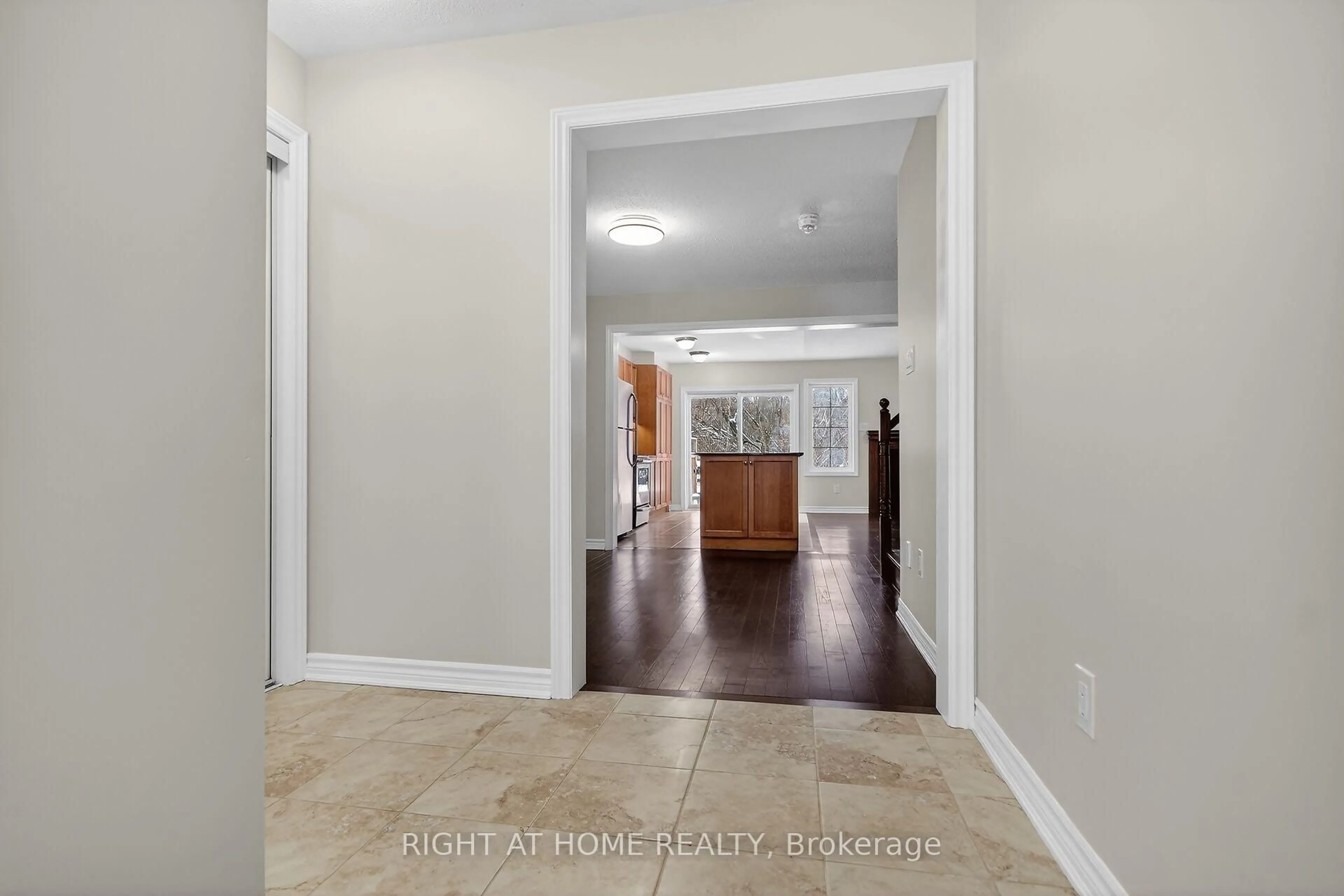 Indoor entryway for 766 Mayfly Cres, Ottawa Ontario K2J 6C7