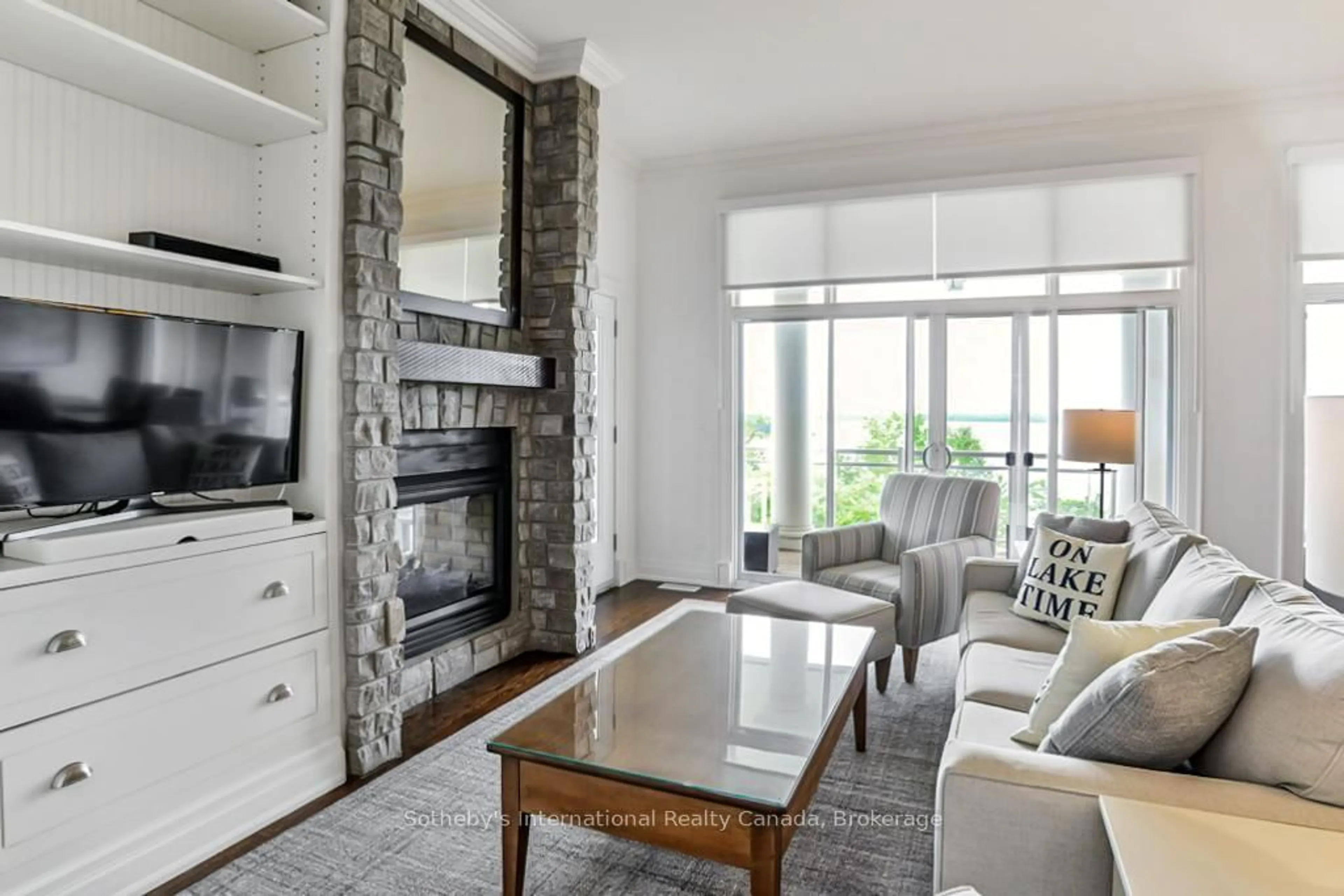 Living room with furniture, unknown for 1869 MUSKOKA ROAD 118 #T202 (B2), Muskoka Lakes Ontario P1L 1W8