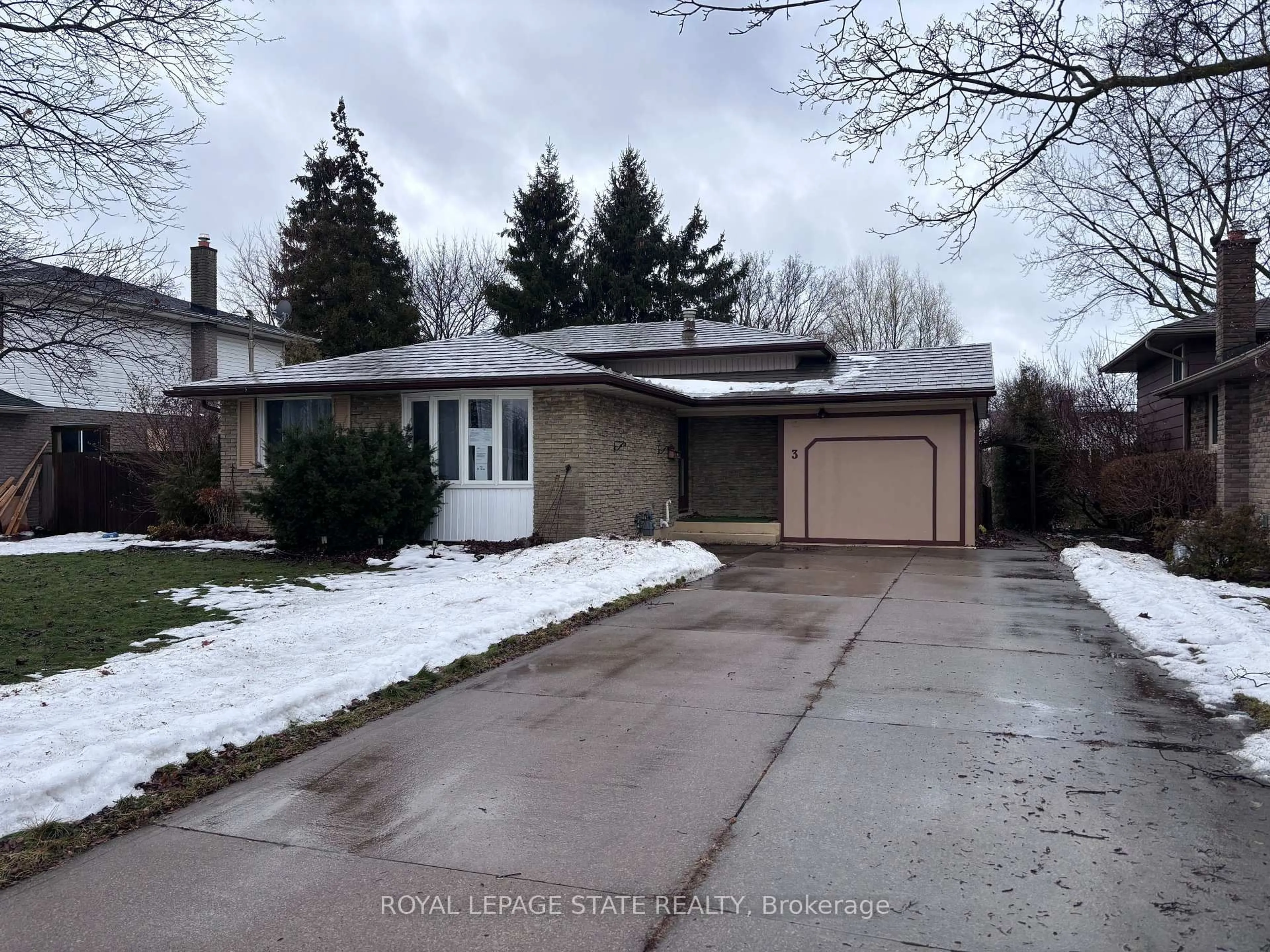 Unknown for 3 GOVERNOR SIMCOE Dr, St. Catharines Ontario L2N 3J1