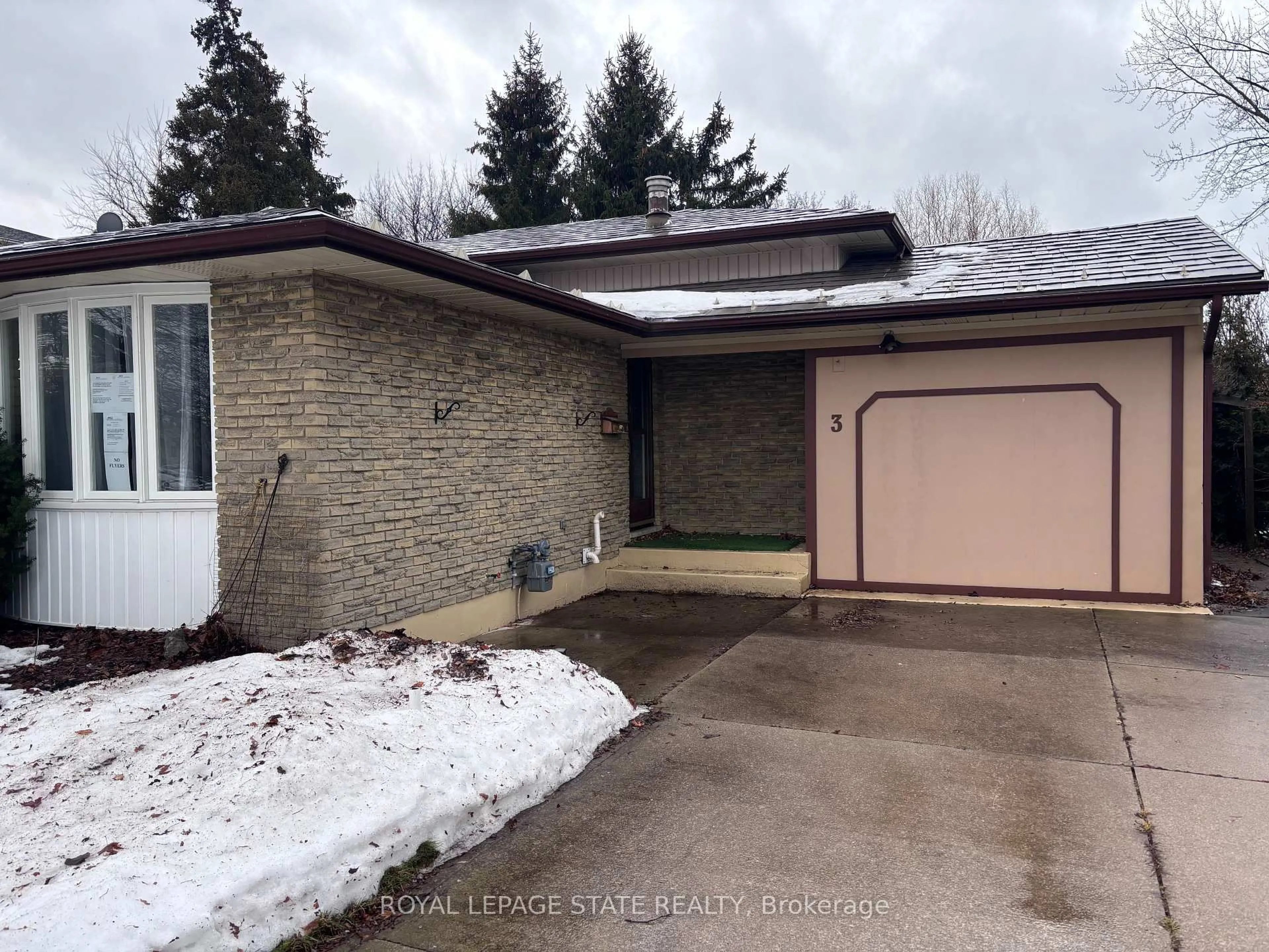 Unknown for 3 GOVERNOR SIMCOE Dr, St. Catharines Ontario L2N 3J1