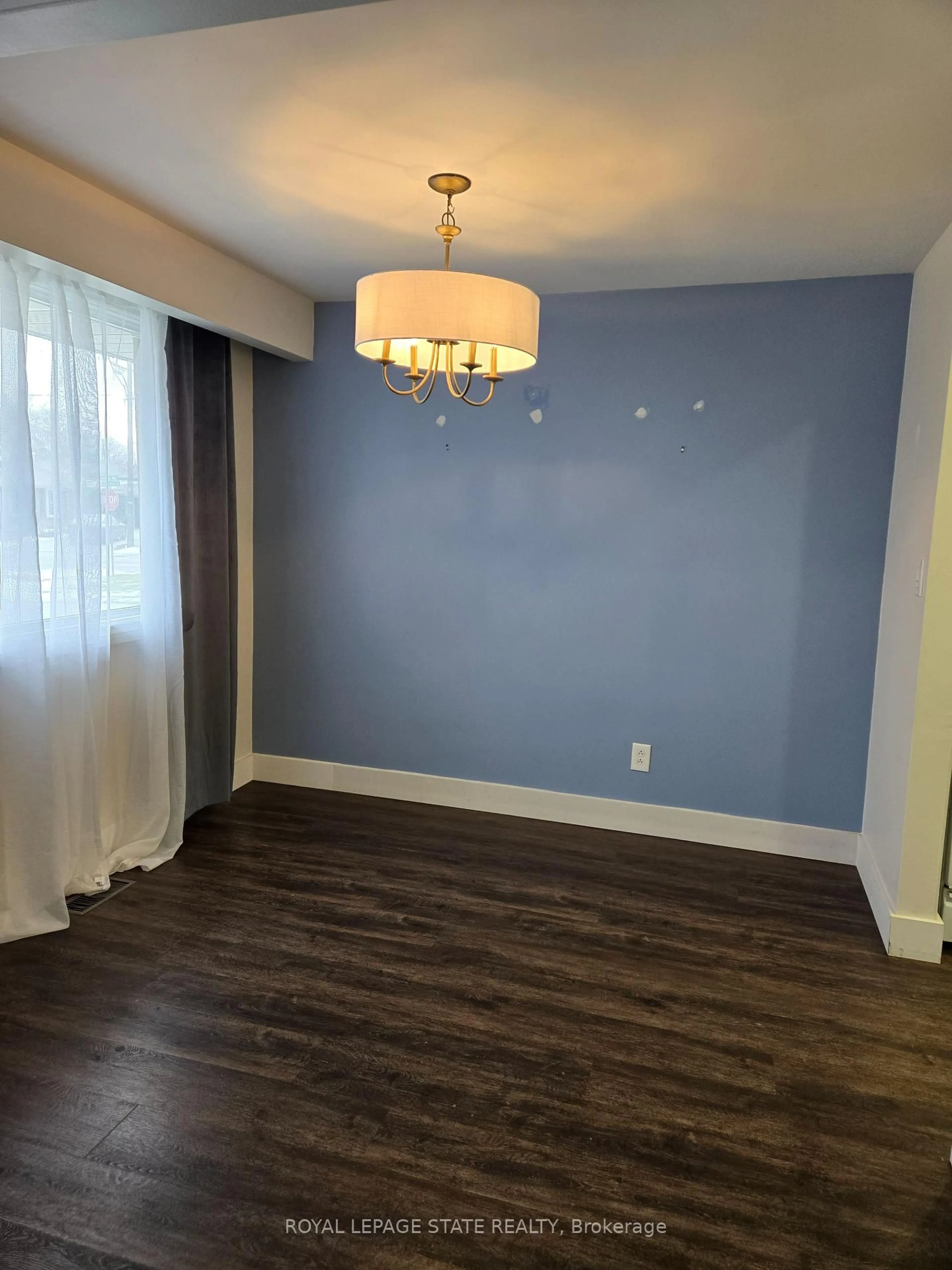 A pic of a room for 3 GOVERNOR SIMCOE Dr, St. Catharines Ontario L2N 3J1