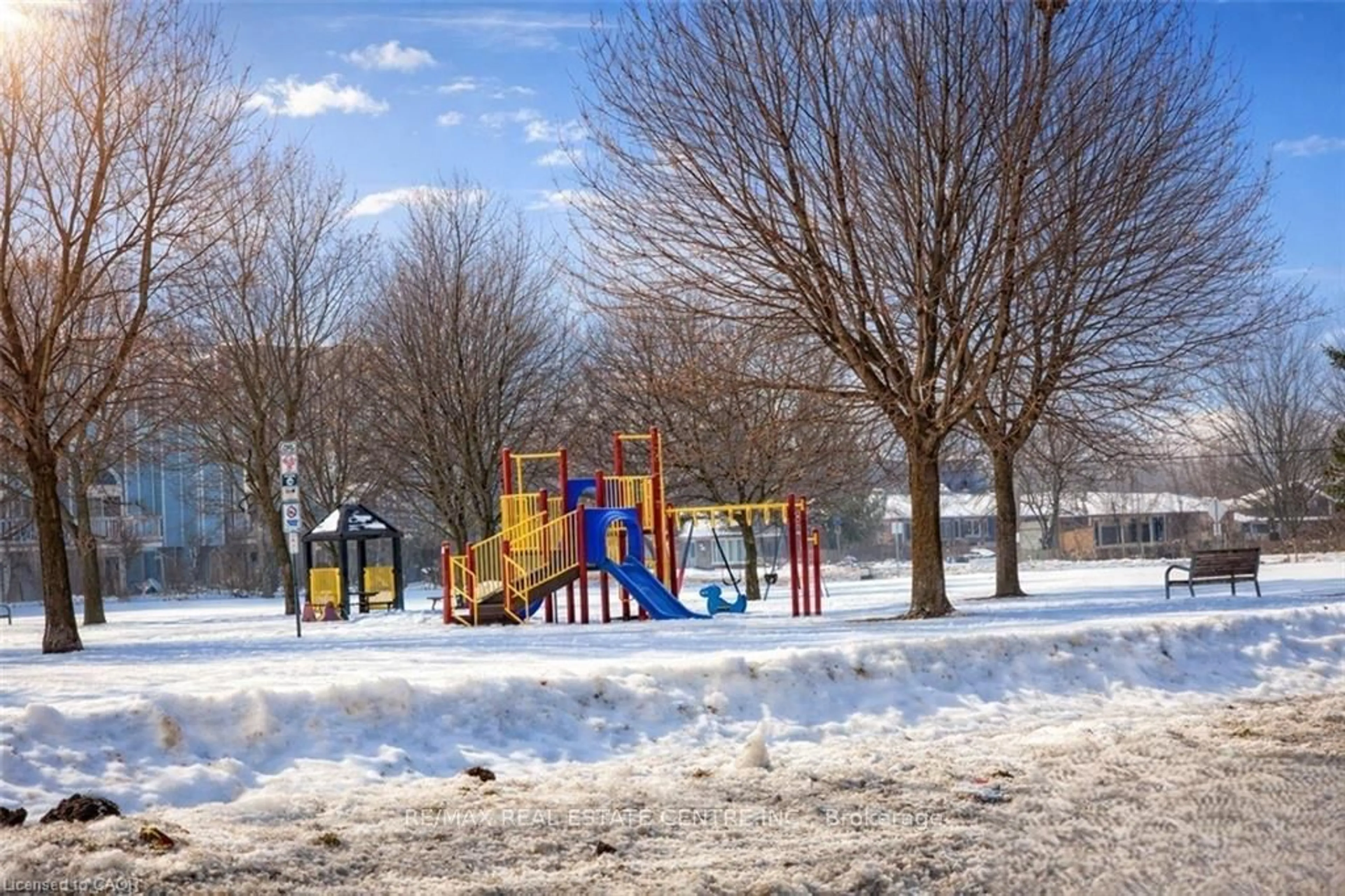 Blurry image for 565 Greenfield Ave #106, Kitchener Ontario N2C 2P3