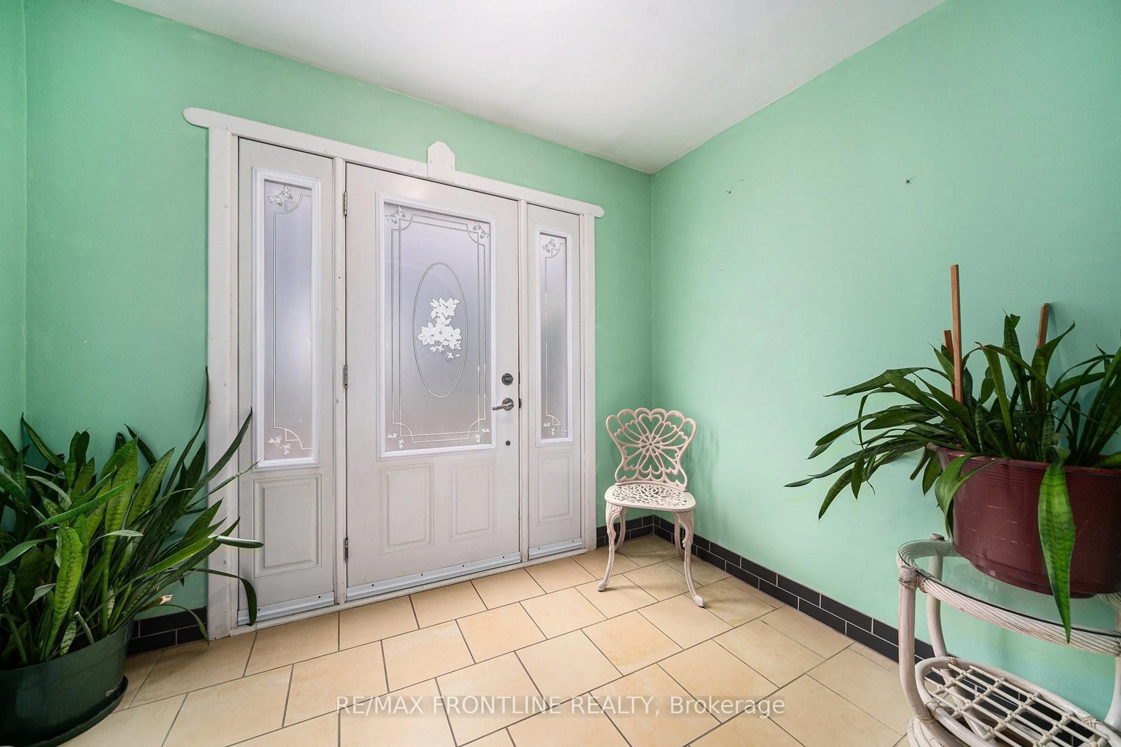 Indoor foyer for 3644 Bell Line Rd, Mountain Grove Ontario K0H 2E0