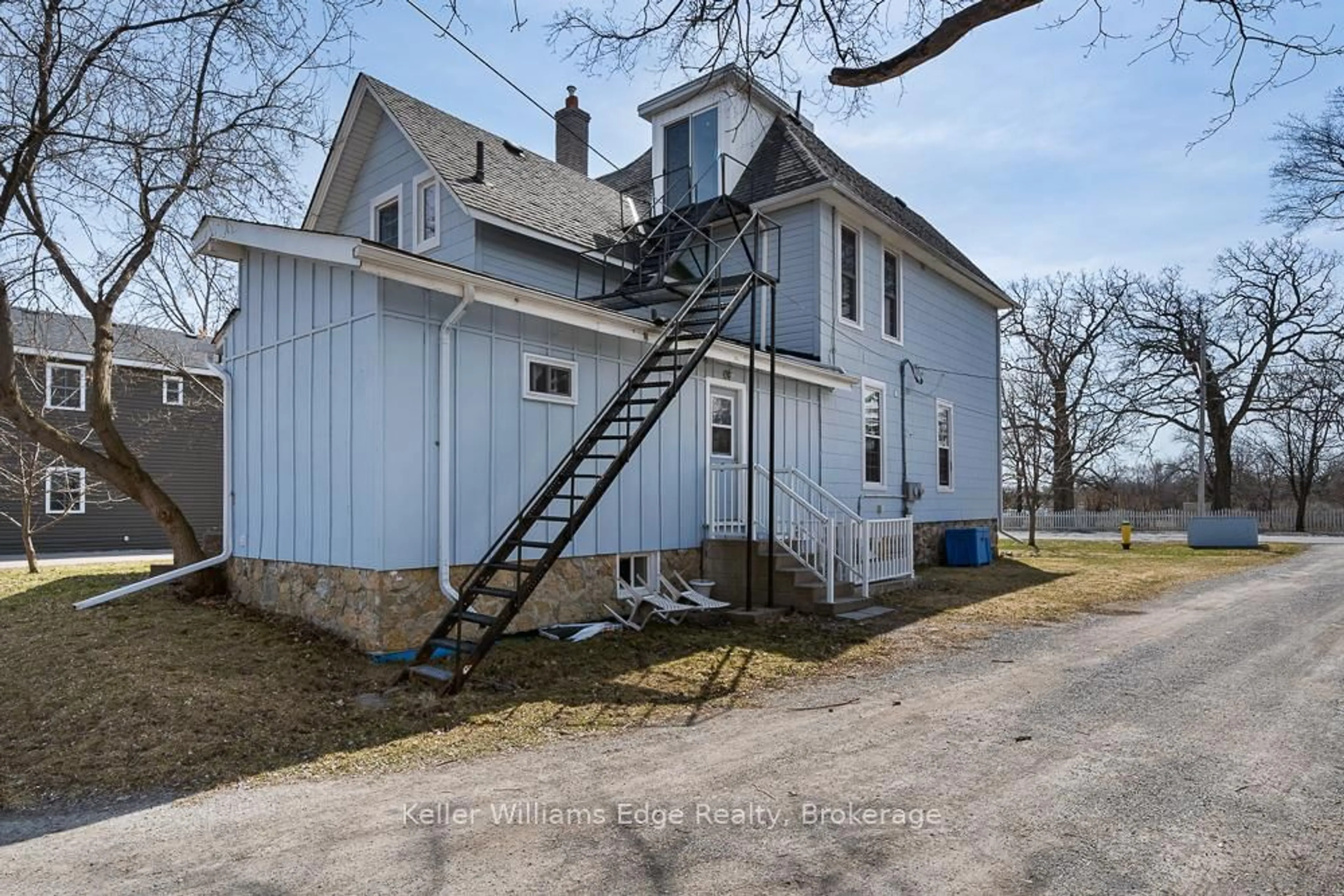 Unknown for 18 Oak St, Kawartha Lakes Ontario K0M 1N0