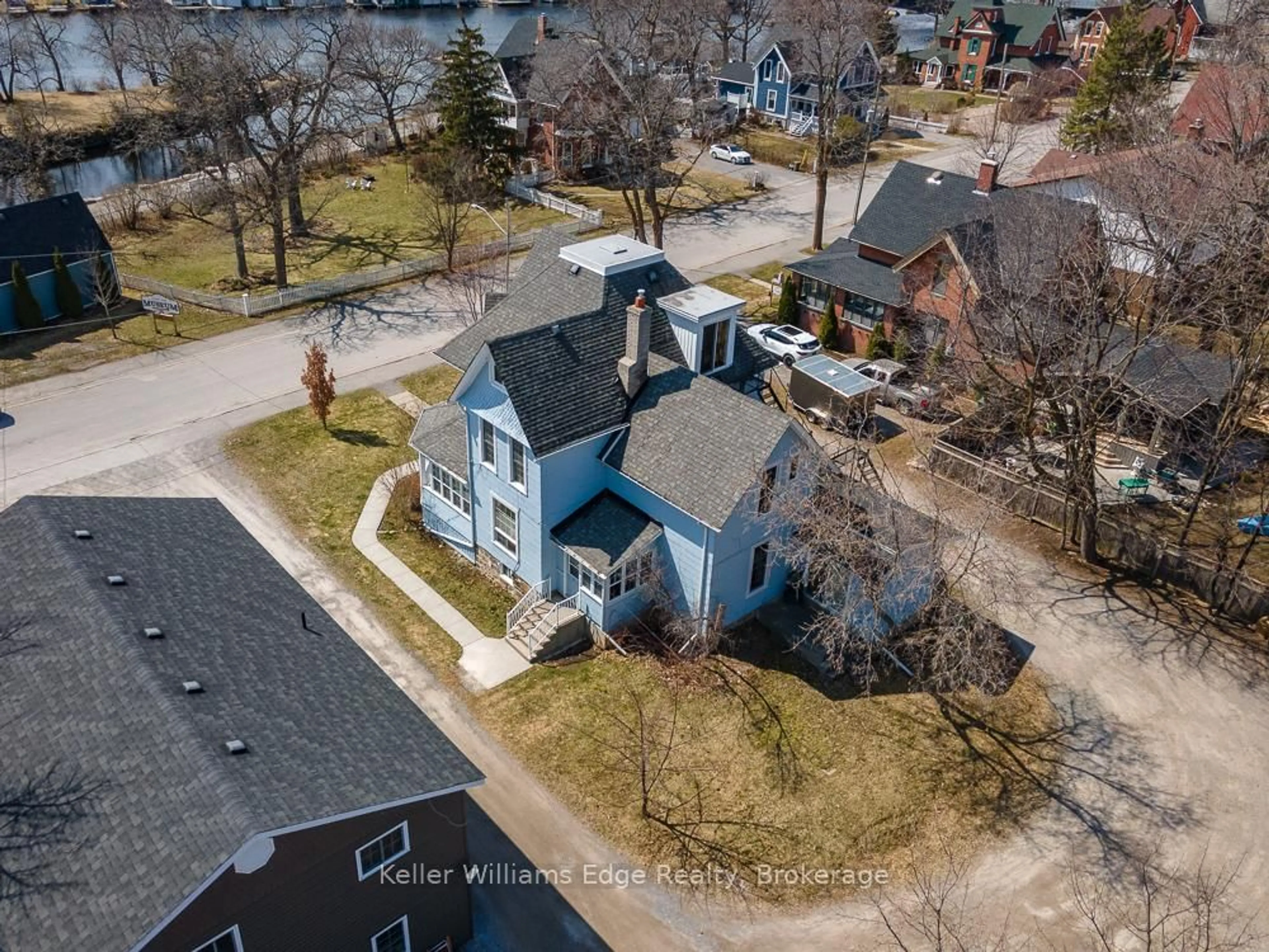 A pic from outside/outdoor area/front of a property/back of a property/a pic from drone, street for 18 Oak St, Kawartha Lakes Ontario K0M 1N0