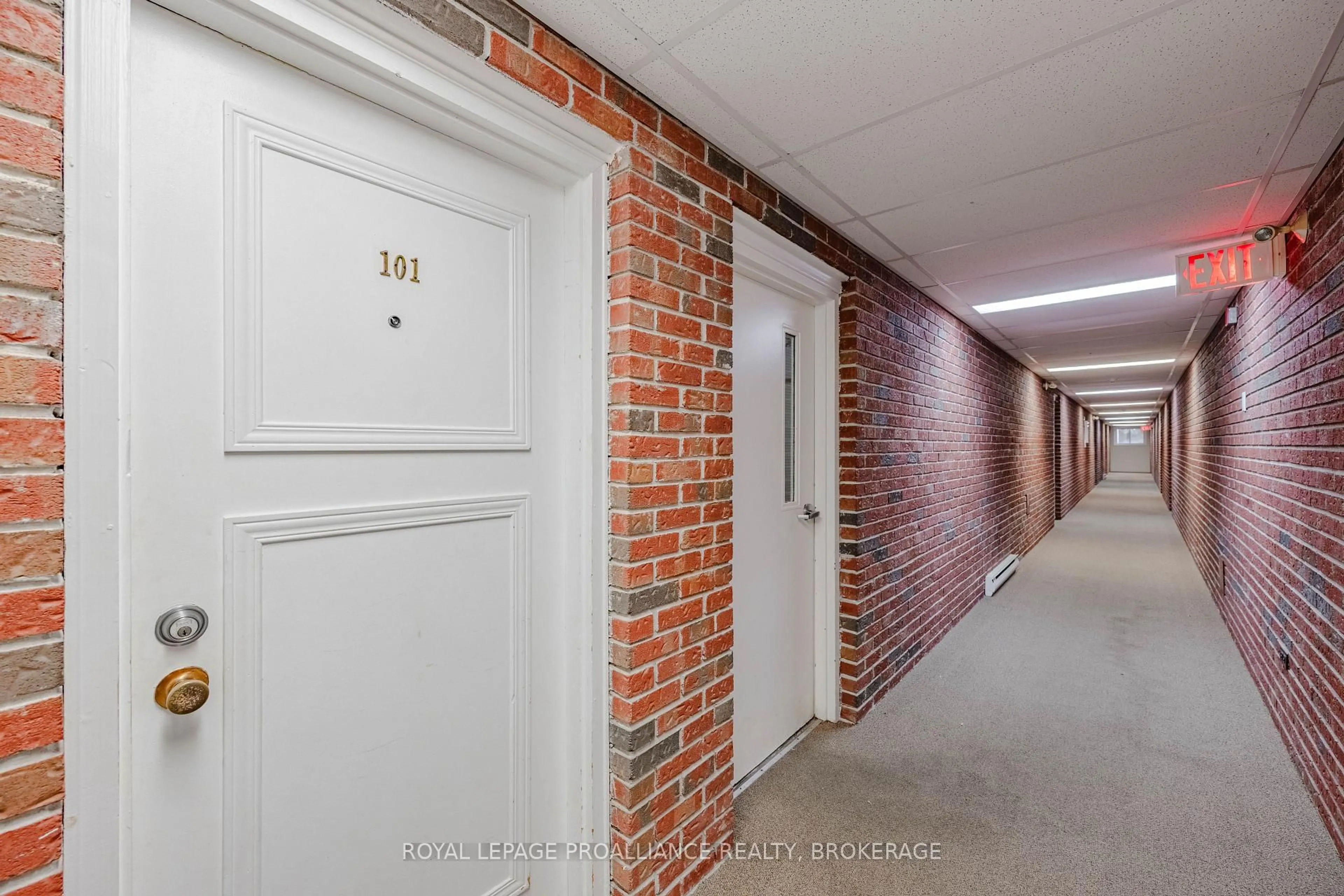 Indoor entryway for 845 Milford Dr #101, Kingston Ontario K7P 1A7
