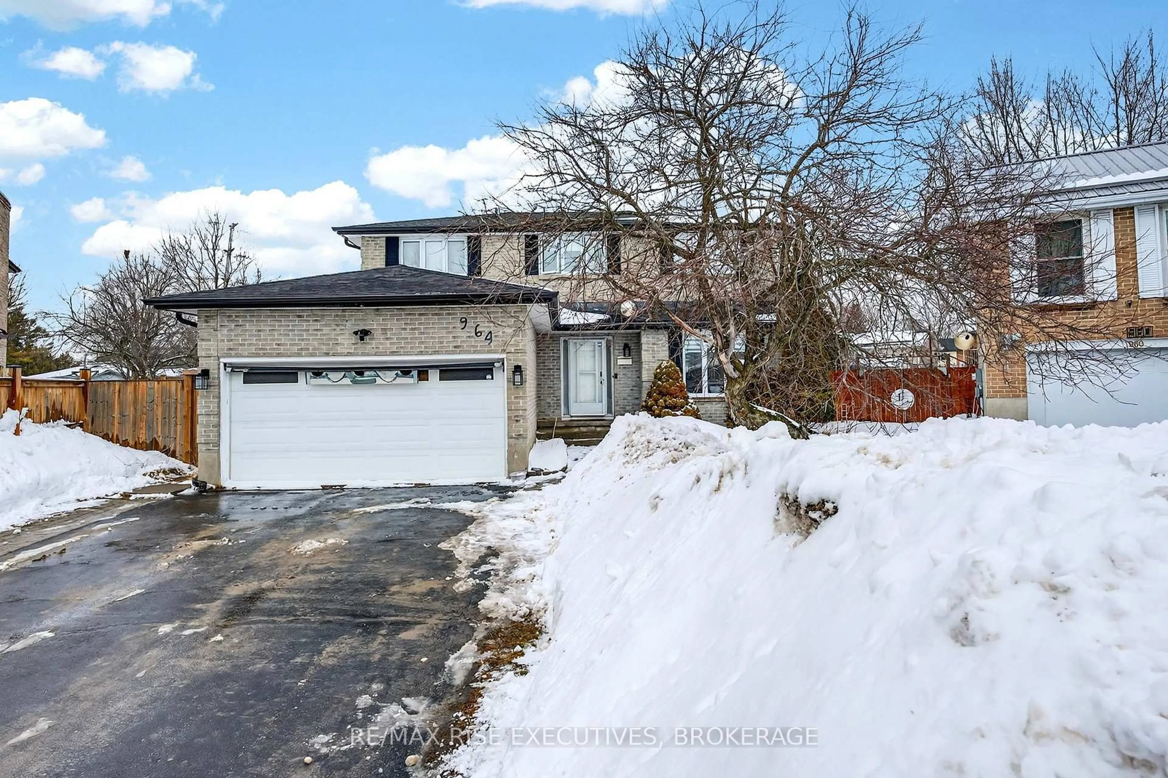 A pic from outside/outdoor area/front of a property/back of a property/a pic from drone, street for 964 Heaton Rd, Kingston Ontario K7P 1Y7