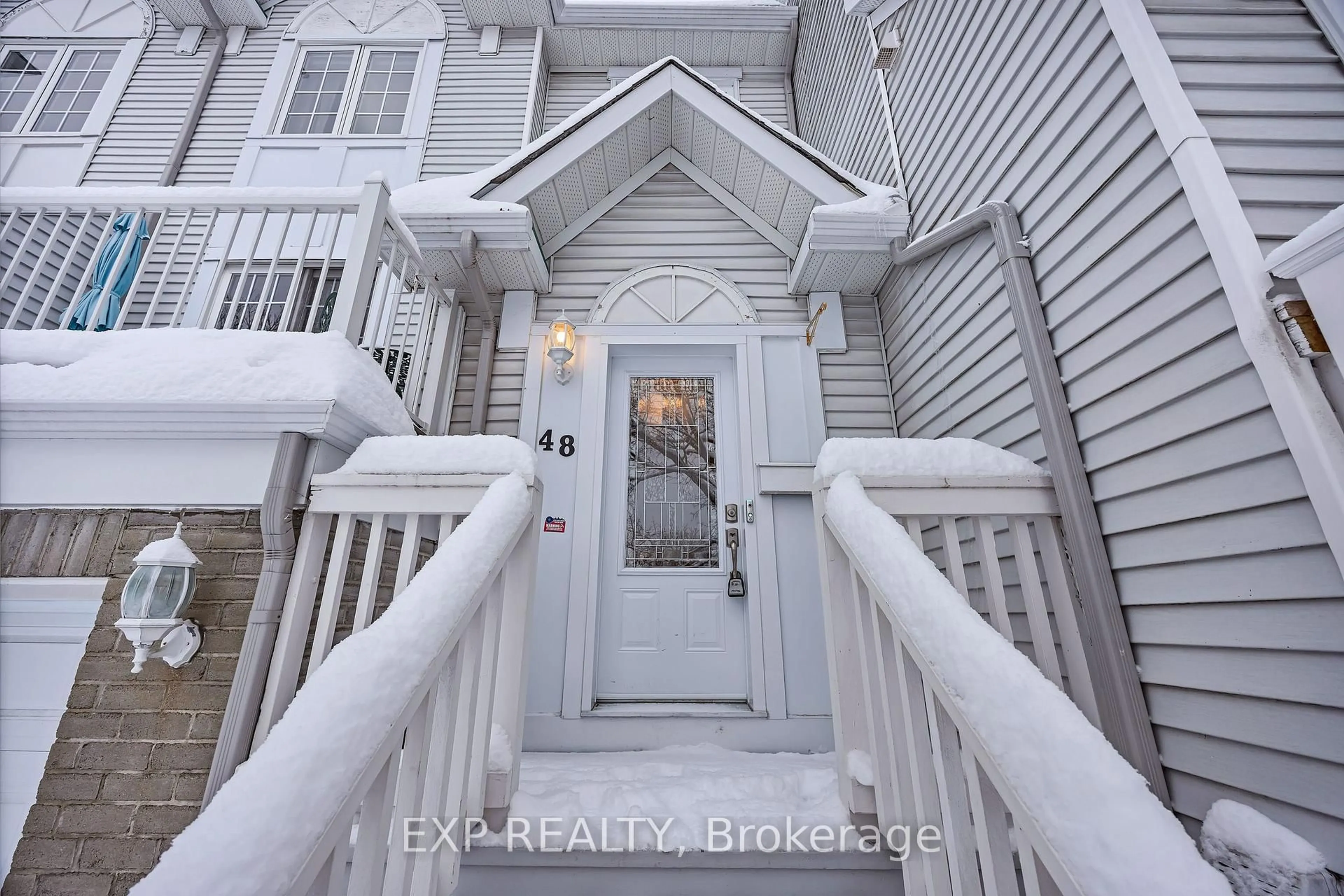Indoor entryway for 48 Castlegreen Private, Ottawa Ontario K1T 3N4