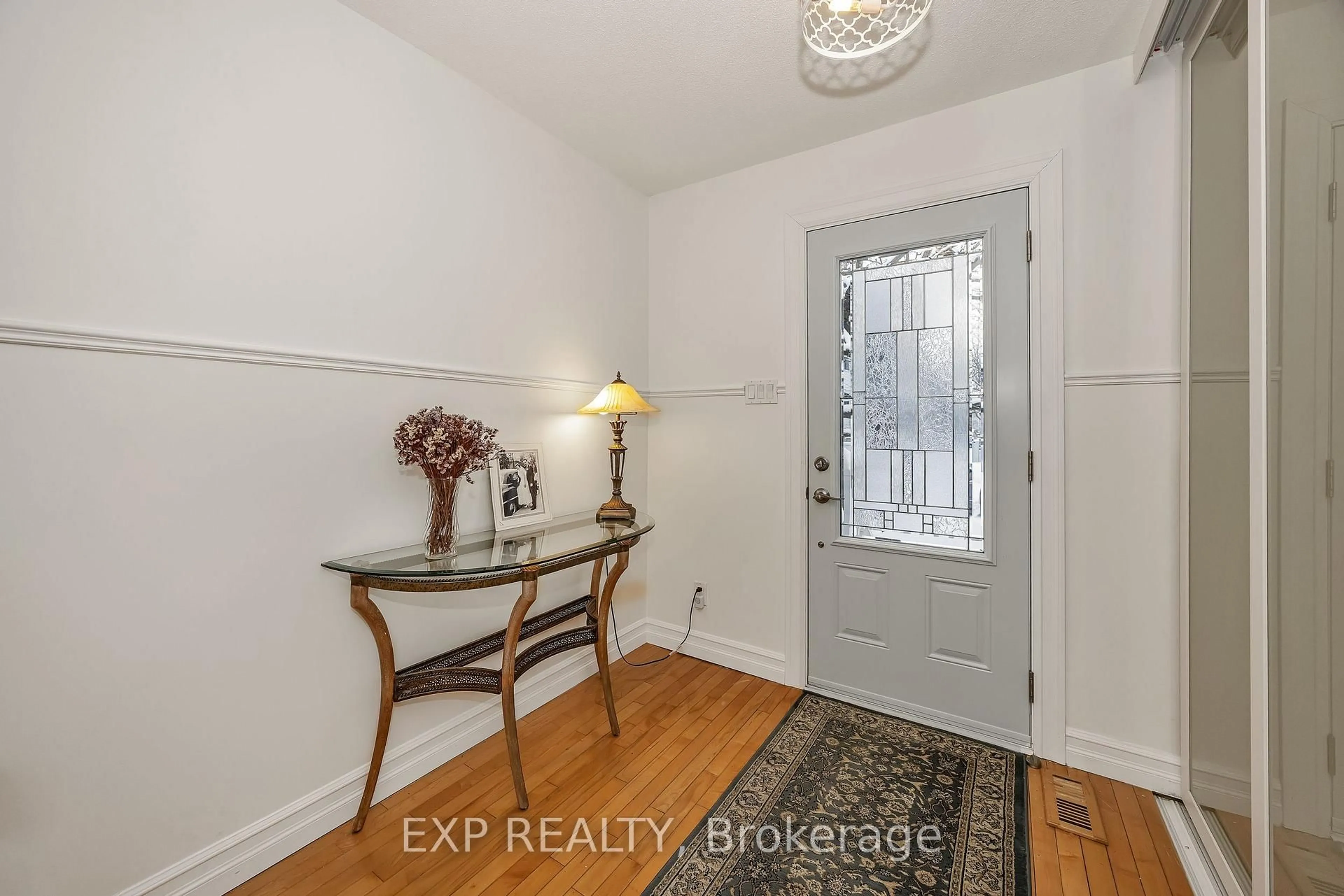 Indoor entryway for 48 Castlegreen Private, Ottawa Ontario K1T 3N4
