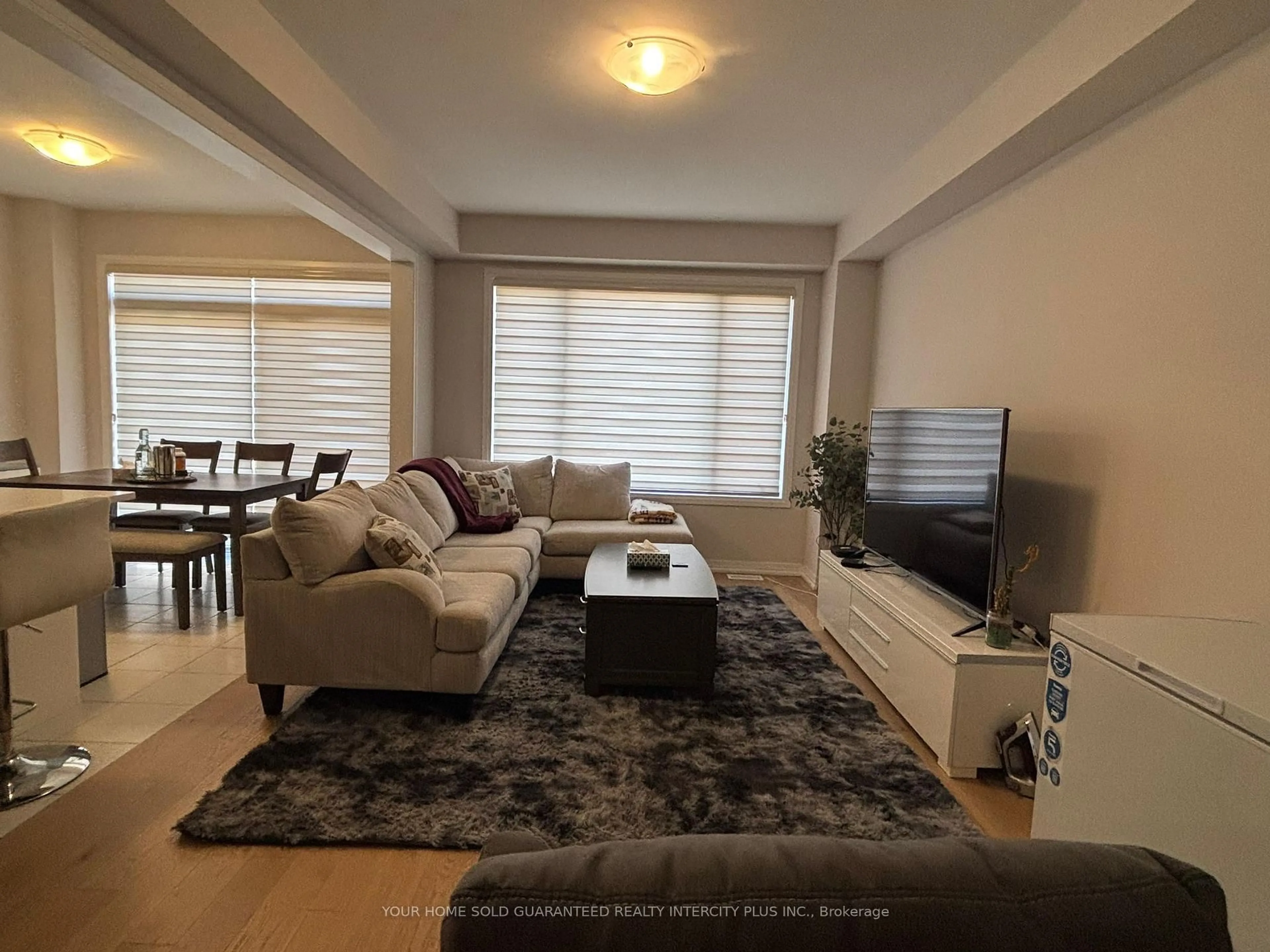 Living room with furniture, unknown for 32 Crossmore Cres, Cambridge Ontario N1S 0C7