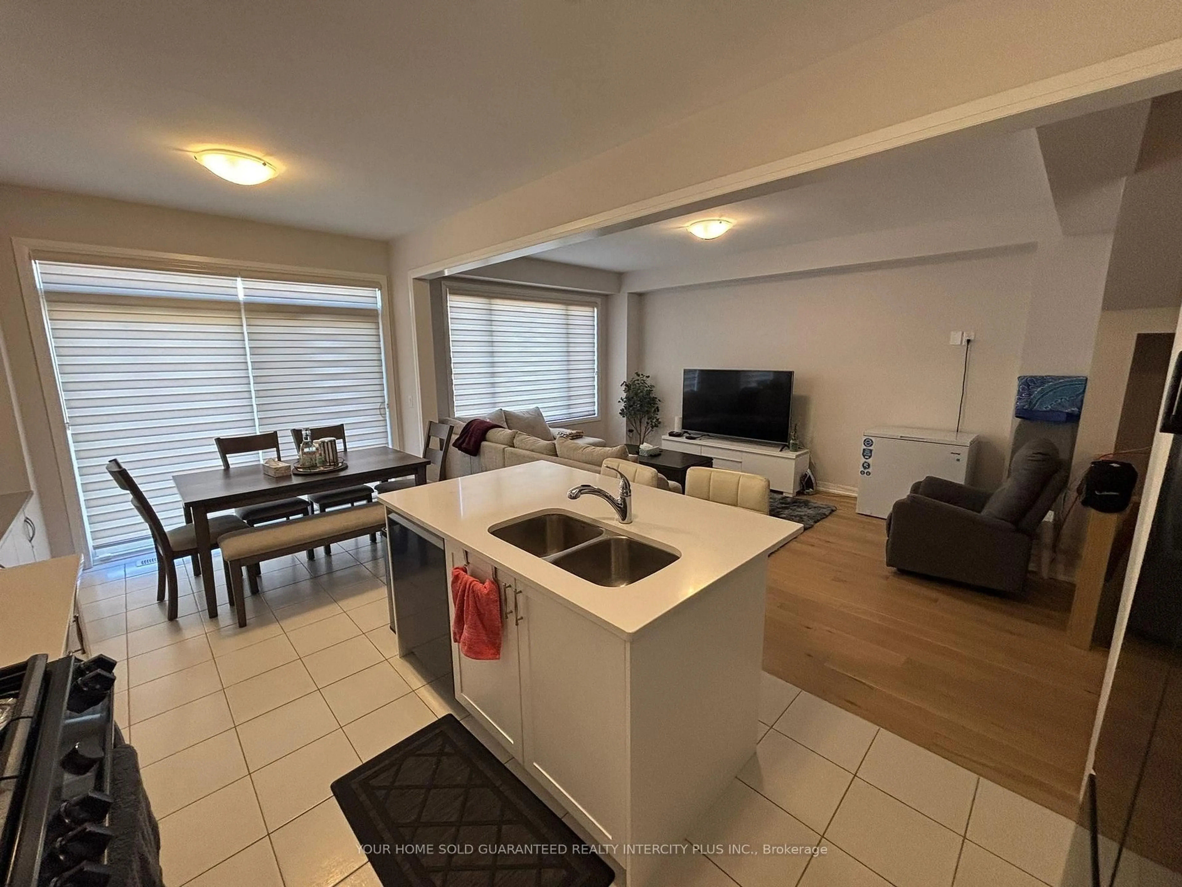 Unknown for 32 Crossmore Cres, Cambridge Ontario N1S 0C7