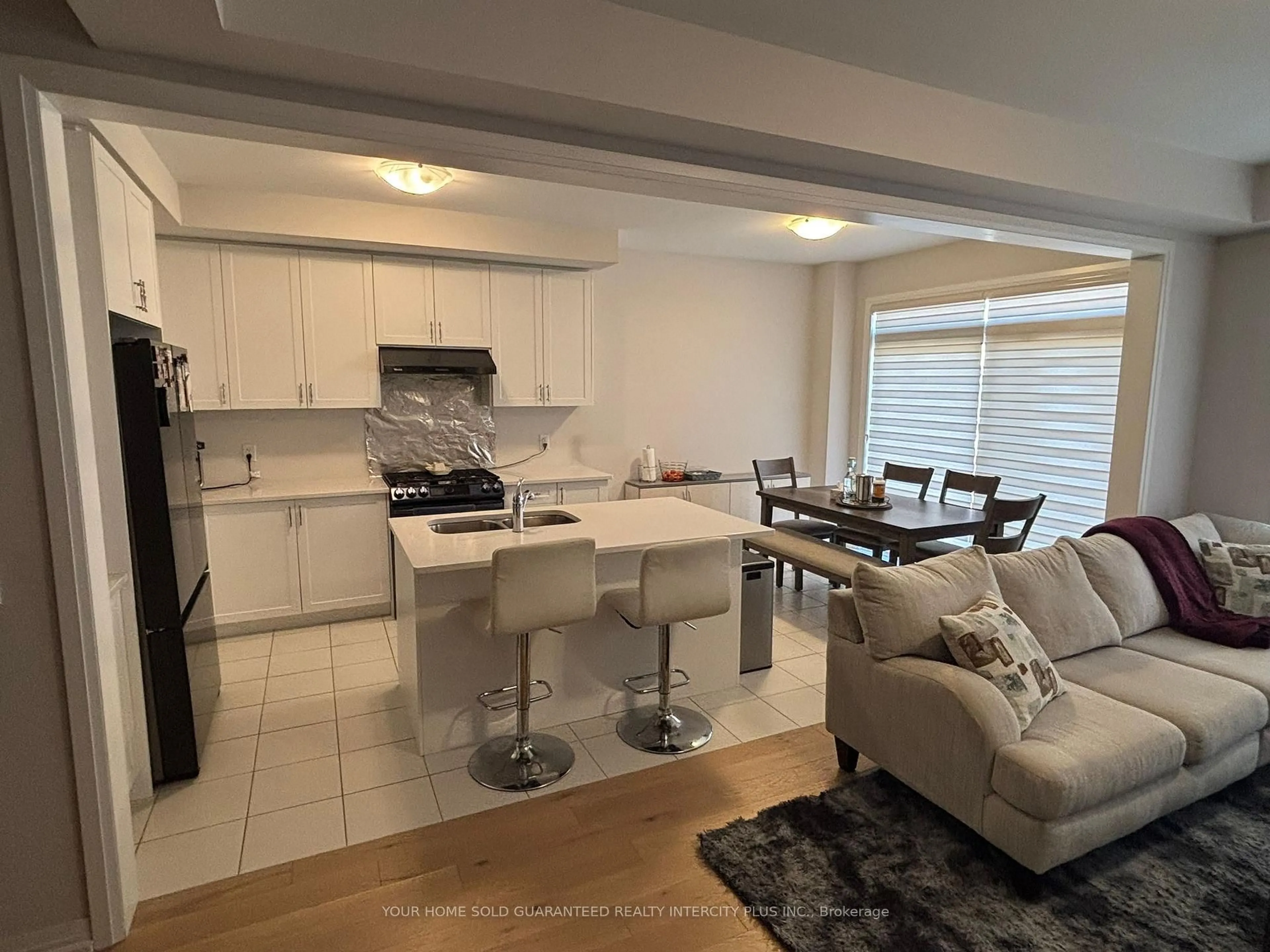 Open concept kitchen, ceramic/tile floor for 32 Crossmore Cres, Cambridge Ontario N1S 0C7