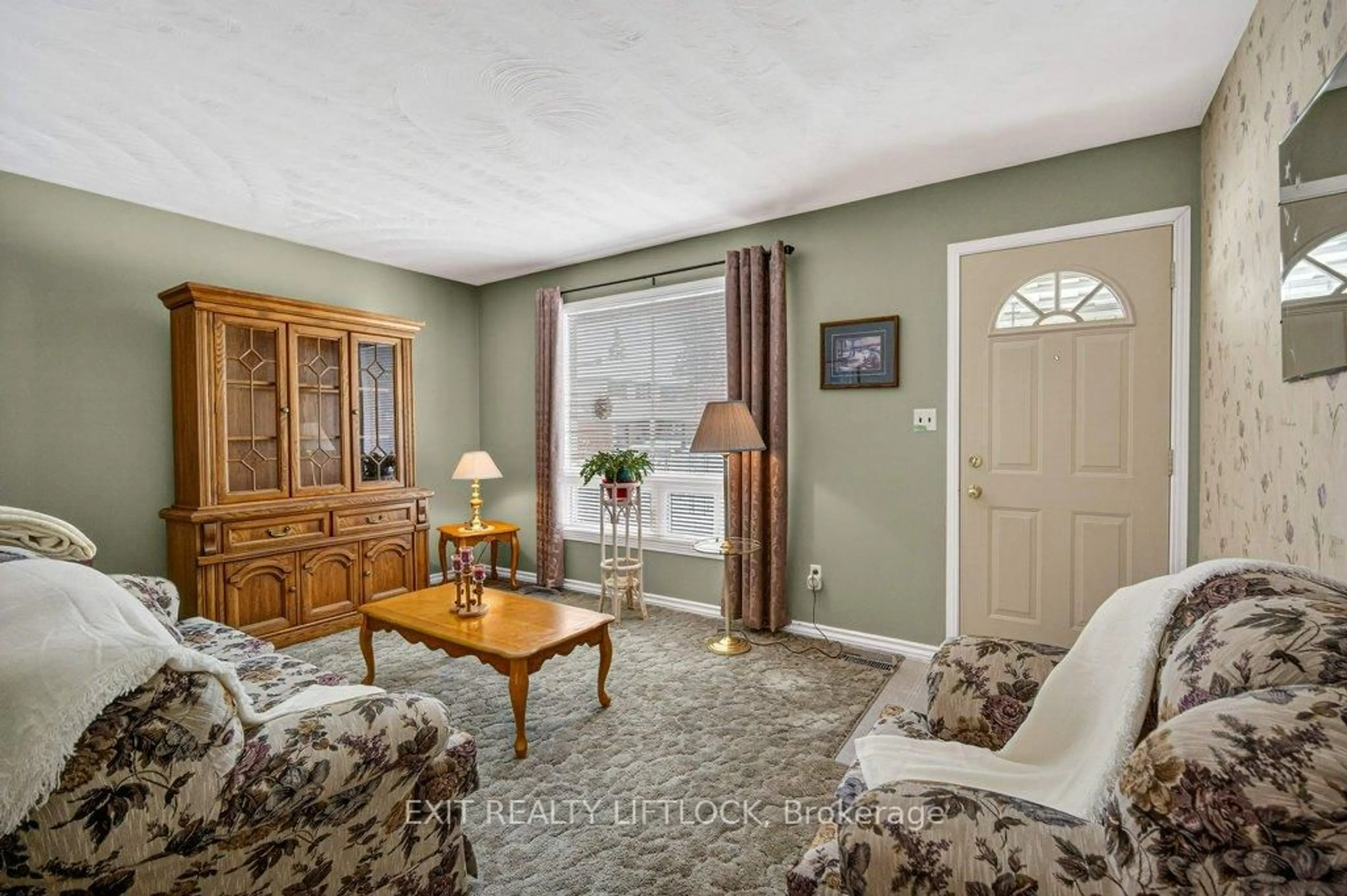 Living room with furniture, unknown for 845 Stocker Rd, Peterborough Ontario K9J 5T2