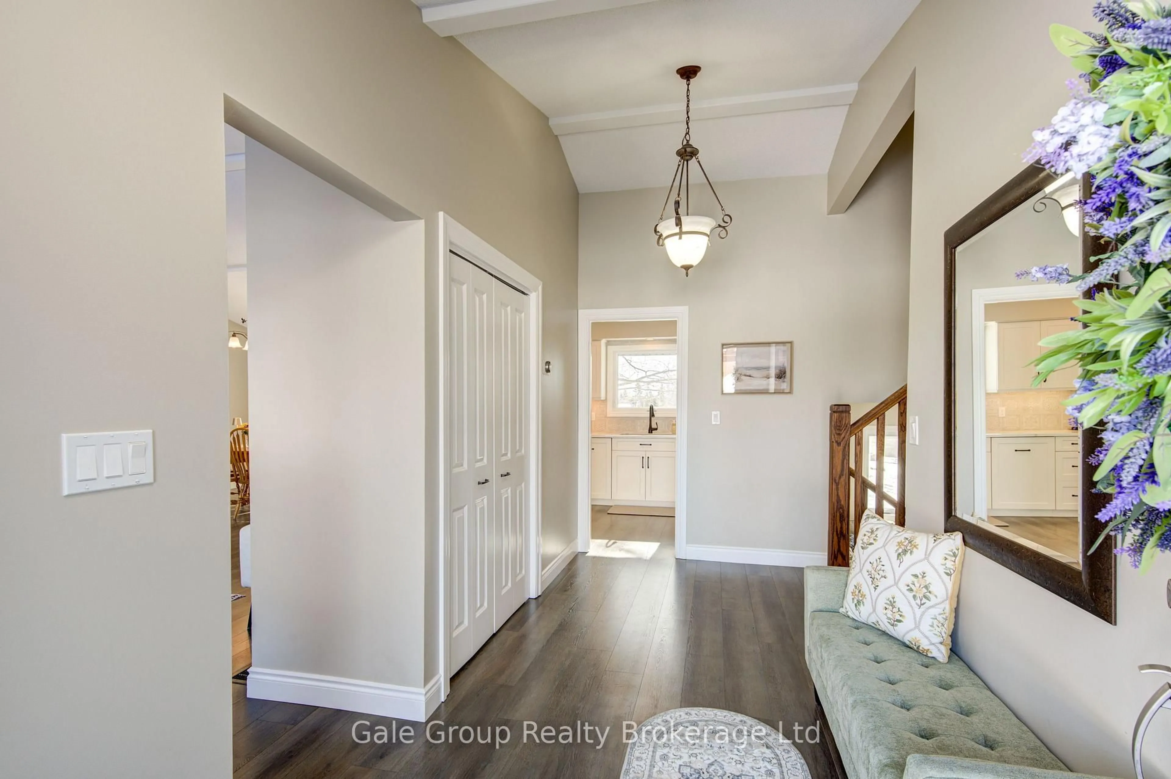 Indoor entryway for 11 Robin St, South-West Oxford Ontario N4S 7V6