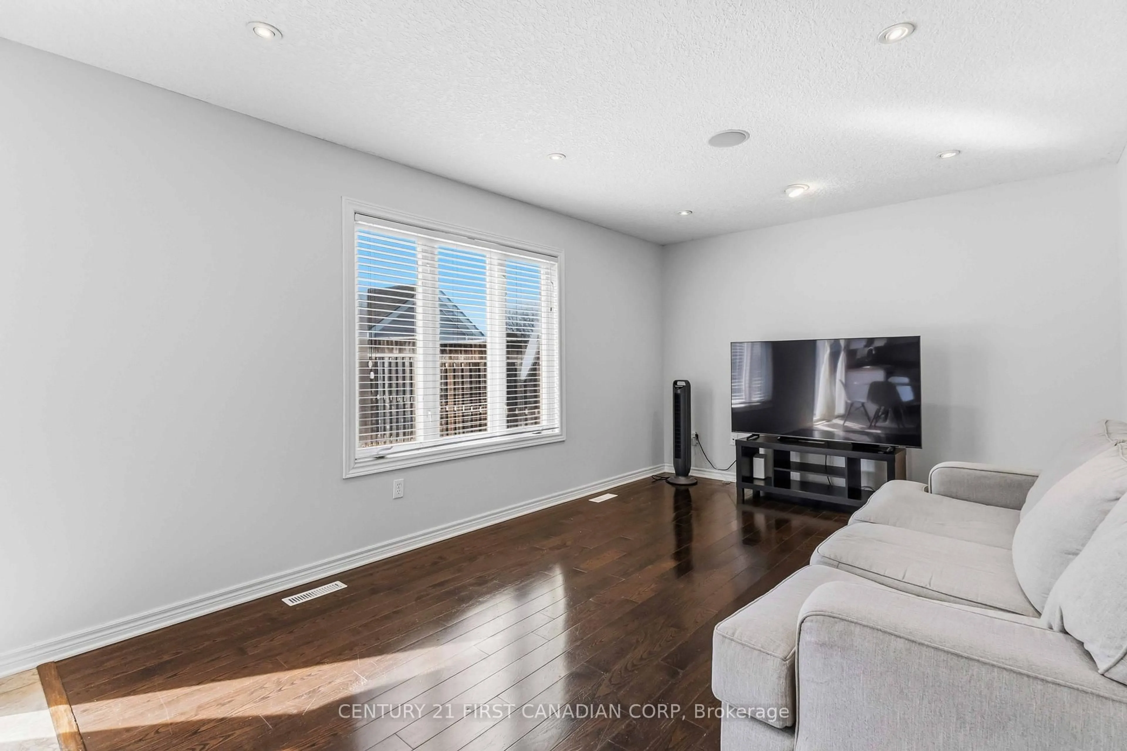 Living room with furniture, unknown for 1678 BLACKMAPLE Cres, London East Ontario N5Y 6L6