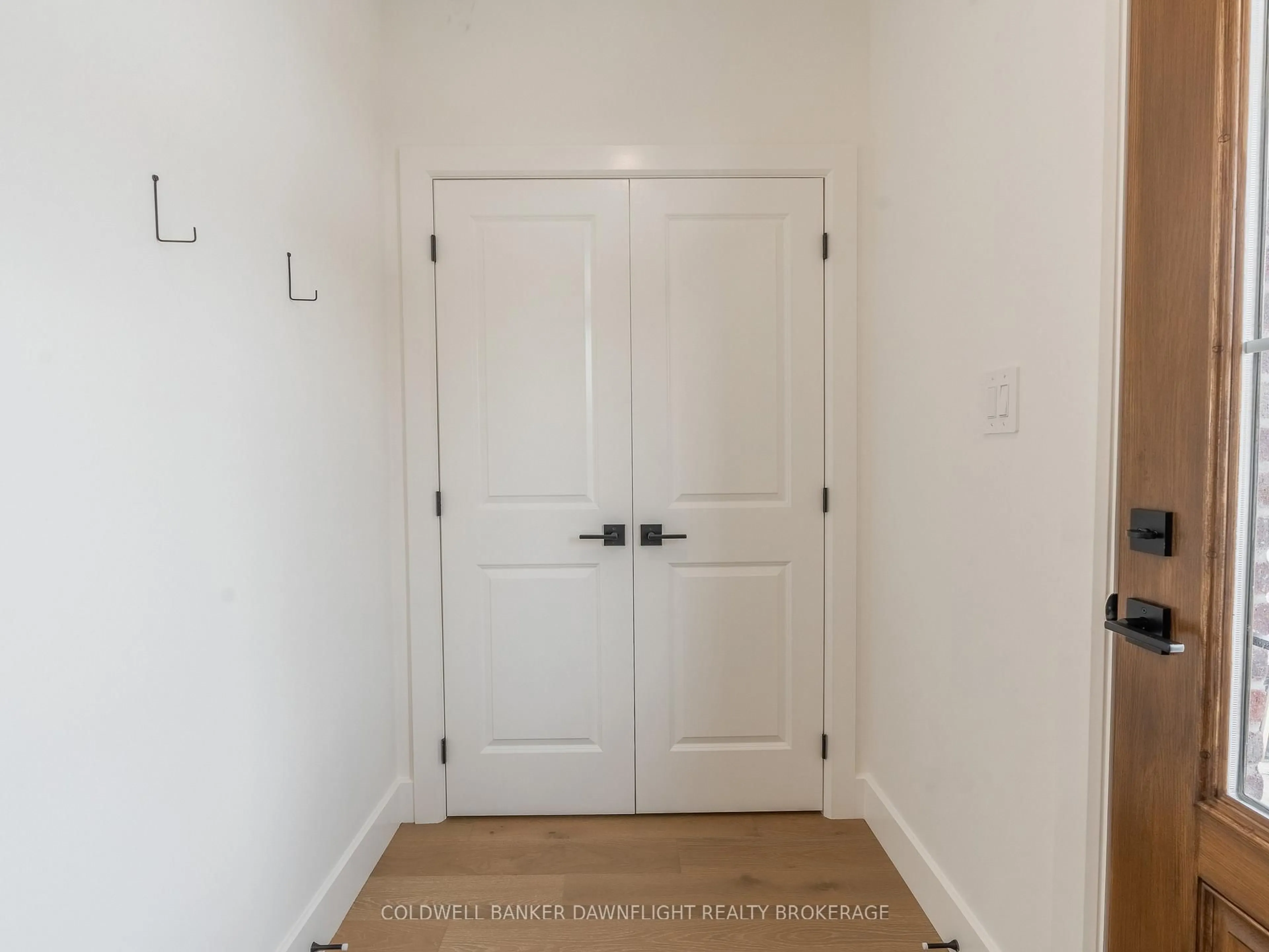 Indoor entryway for 147 Scotts Dr #18, Lucan Biddulph Ontario N0M 2J0