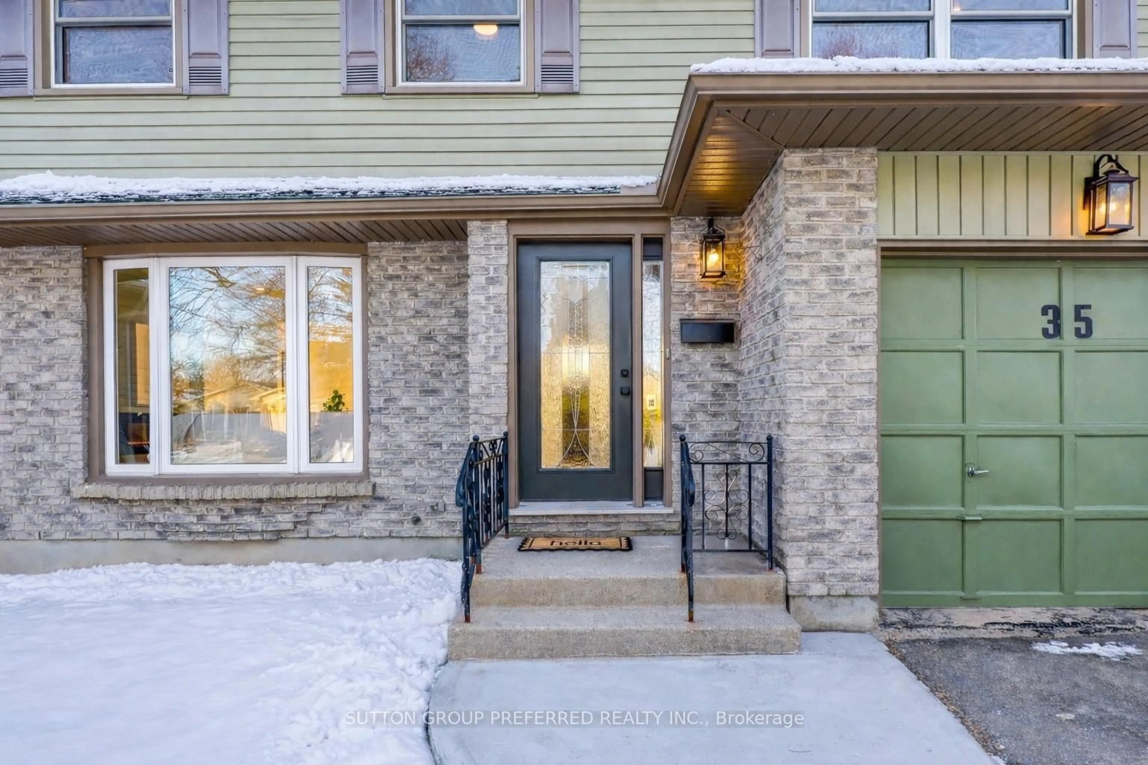 Unknown for 35 Rostherne Cres, London South Ontario N6E 1Y3