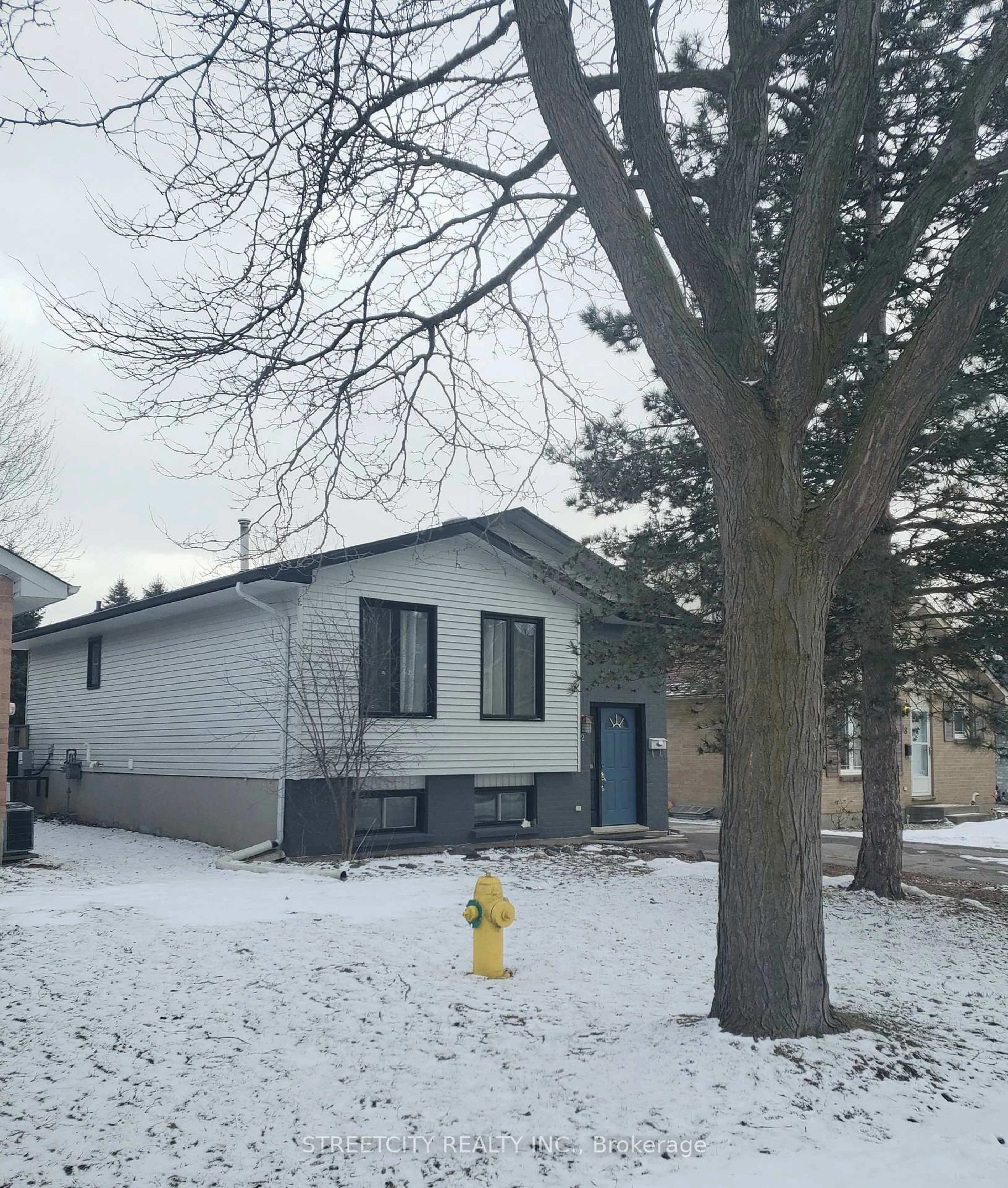 Home with vinyl exterior material, street for 22 Erica Cres, London South Ontario N6E 3P4