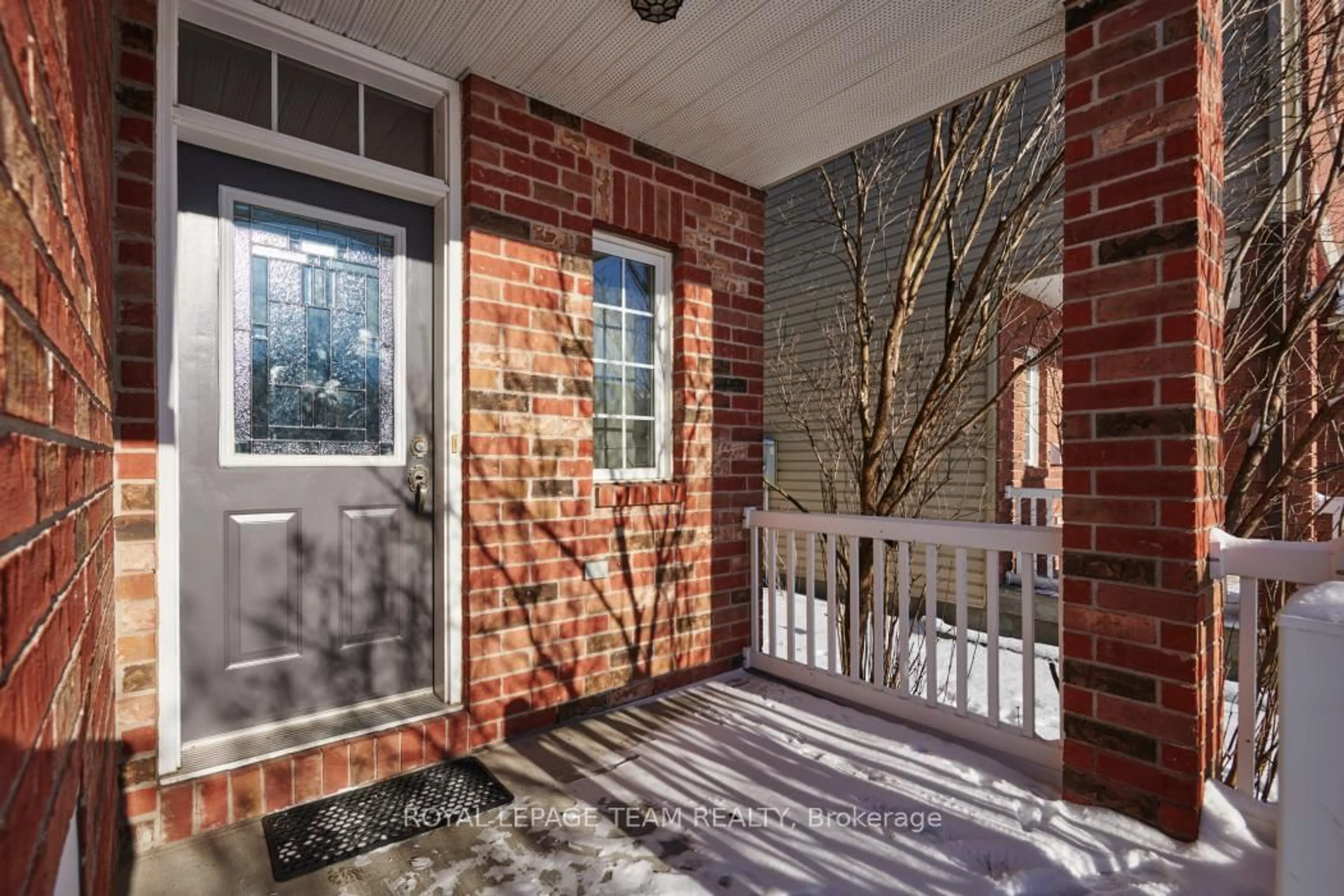 Indoor entryway for 541 Salzburg Dr, Orleans Ontario K4A 0C6
