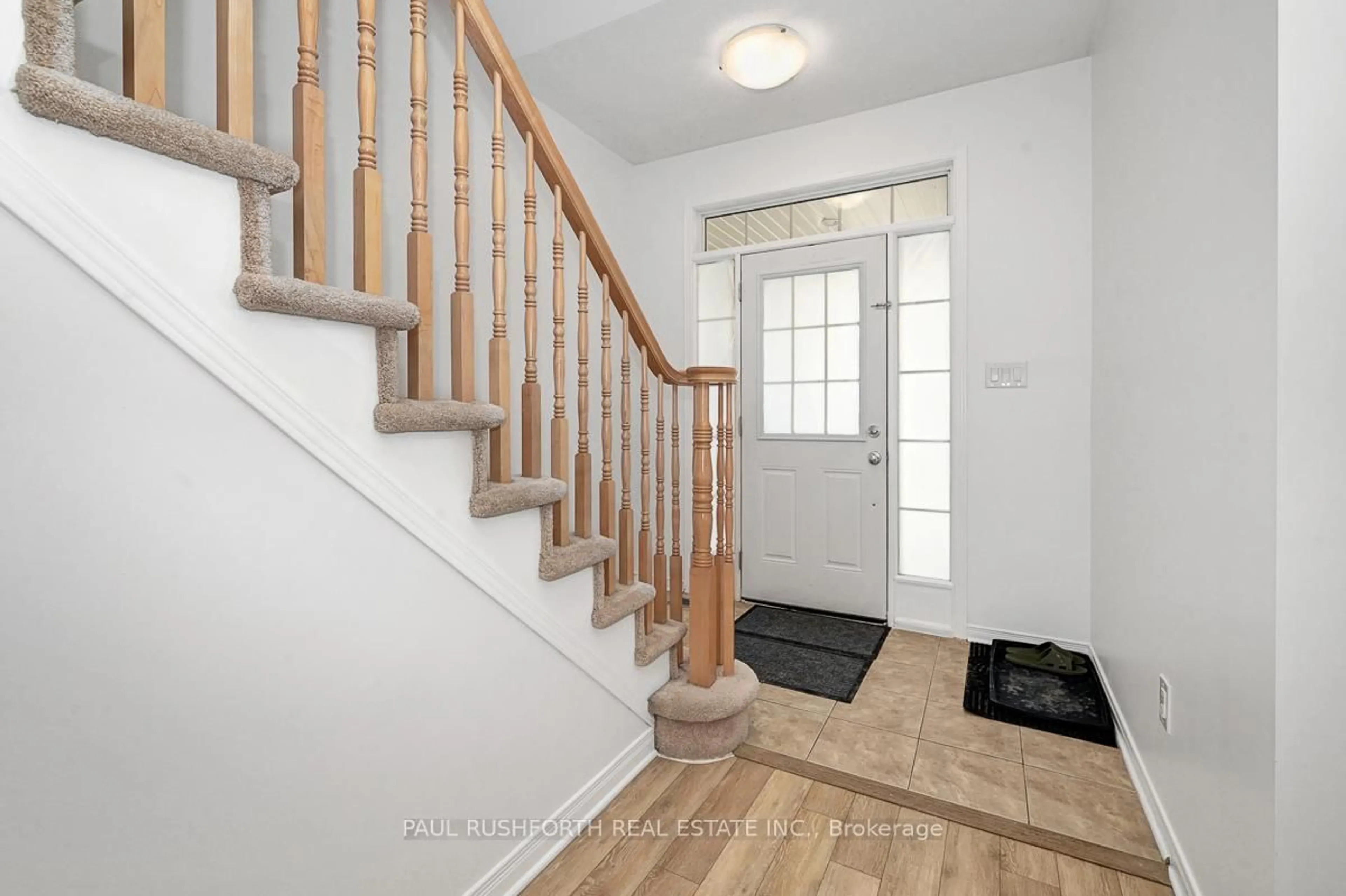 Indoor entryway for 606 Pamplona Private, Ottawa Ontario K2J 5T4