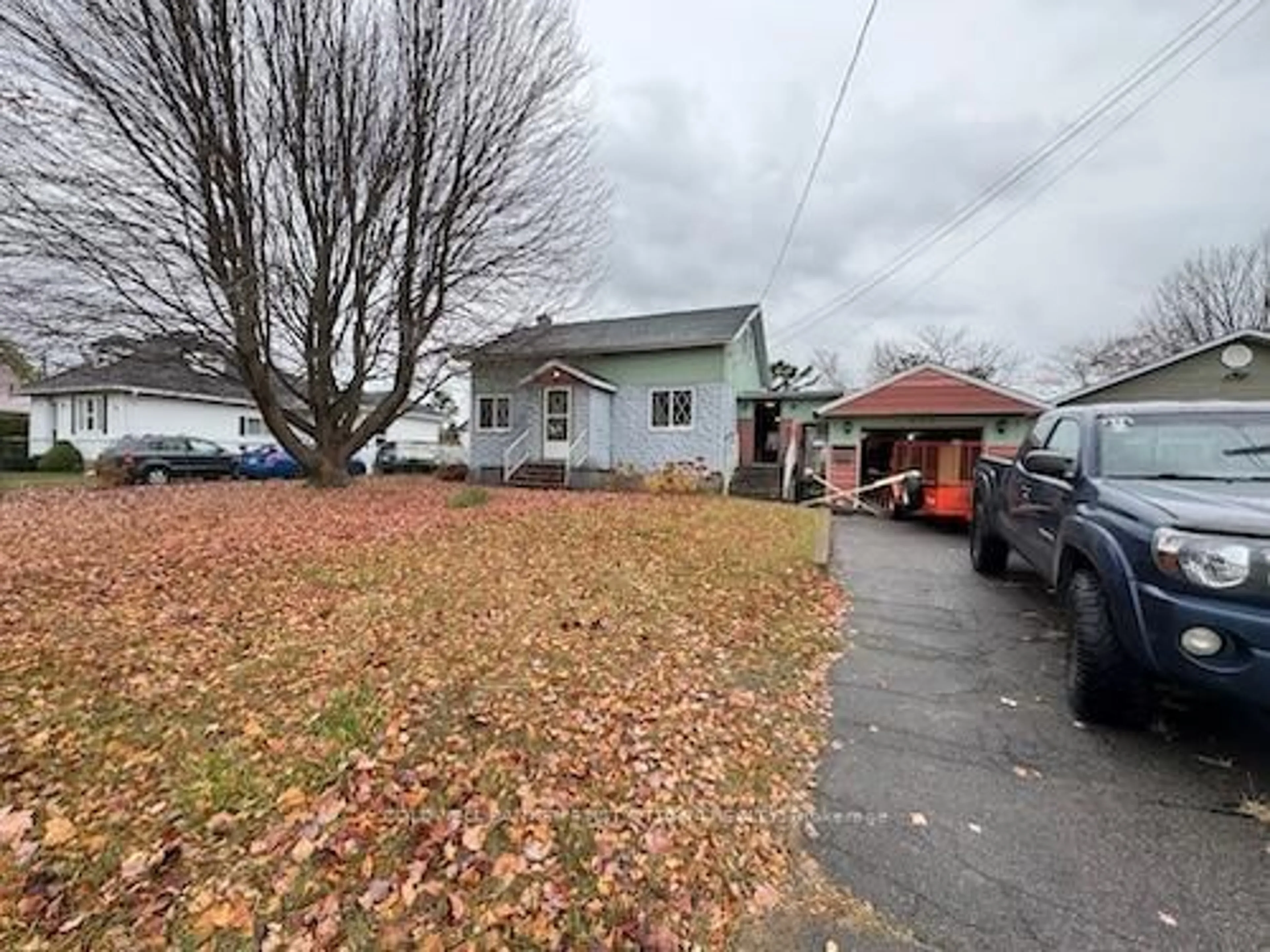 A pic from outside/outdoor area/front of a property/back of a property/a pic from drone, street for 604 Perth St, Pembroke Ontario K8A 6B8