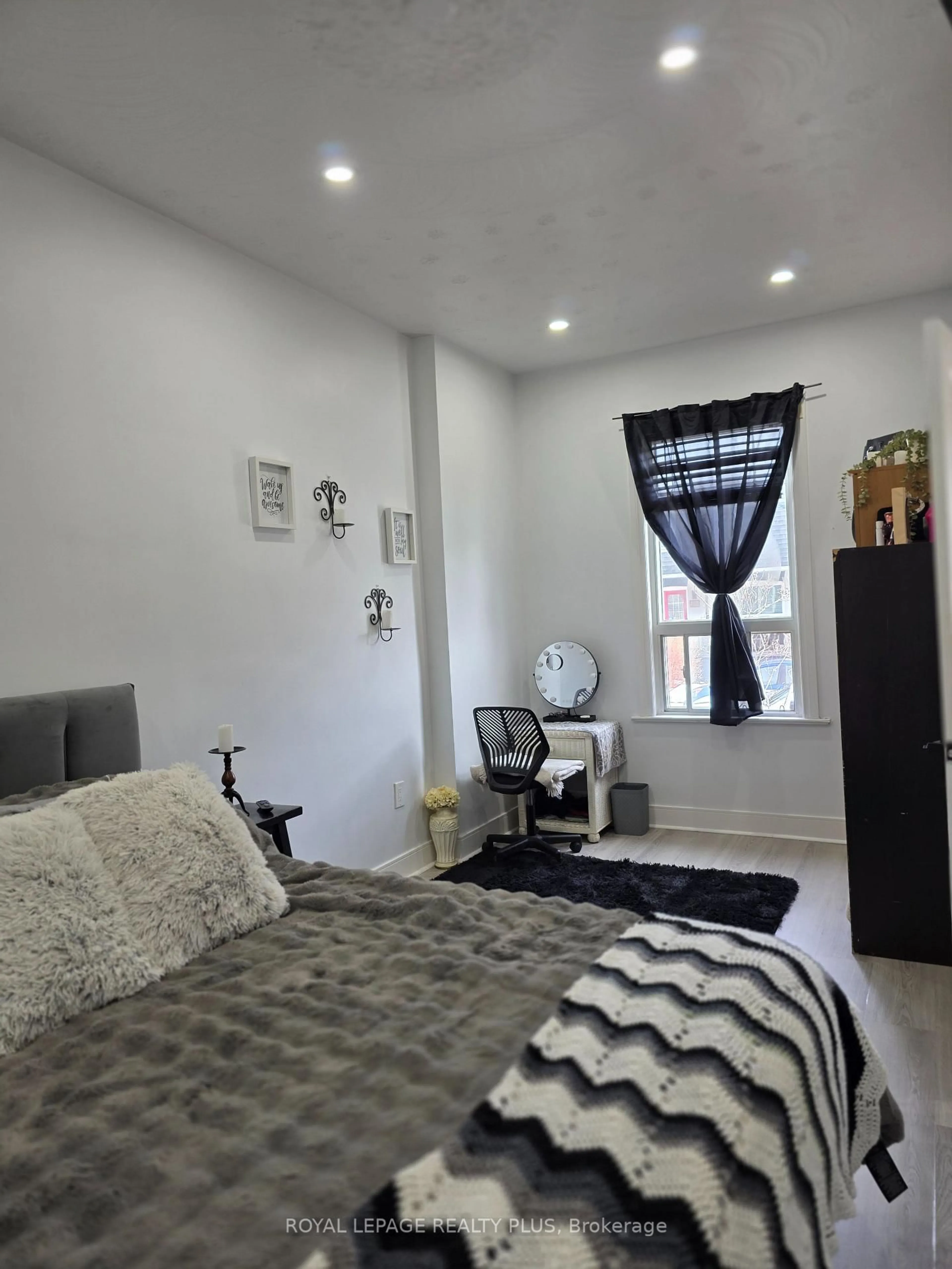 A pic of a room for 58 East 22nd St, Hamilton Ontario L8V 2V3