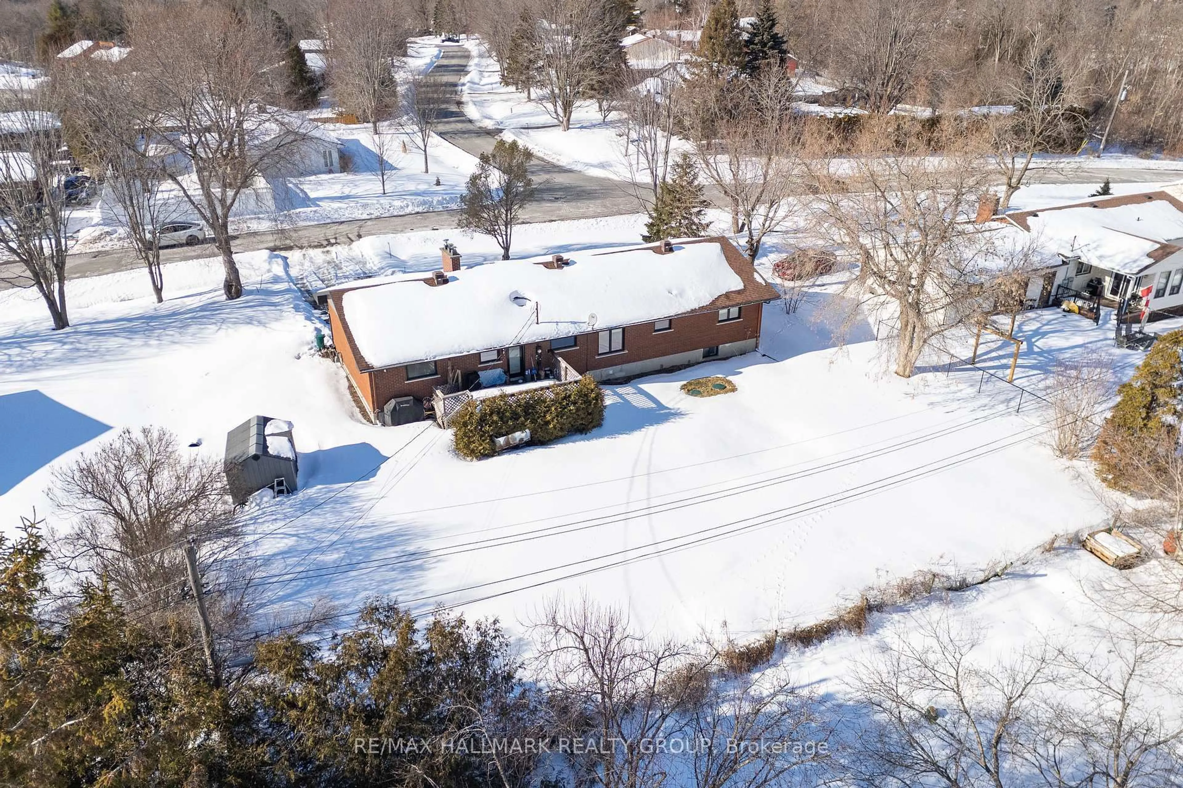 A pic from outside/outdoor area/front of a property/back of a property/a pic from drone, unknown for 1190 Maple Ave, Manotick Ontario K4M 1J6