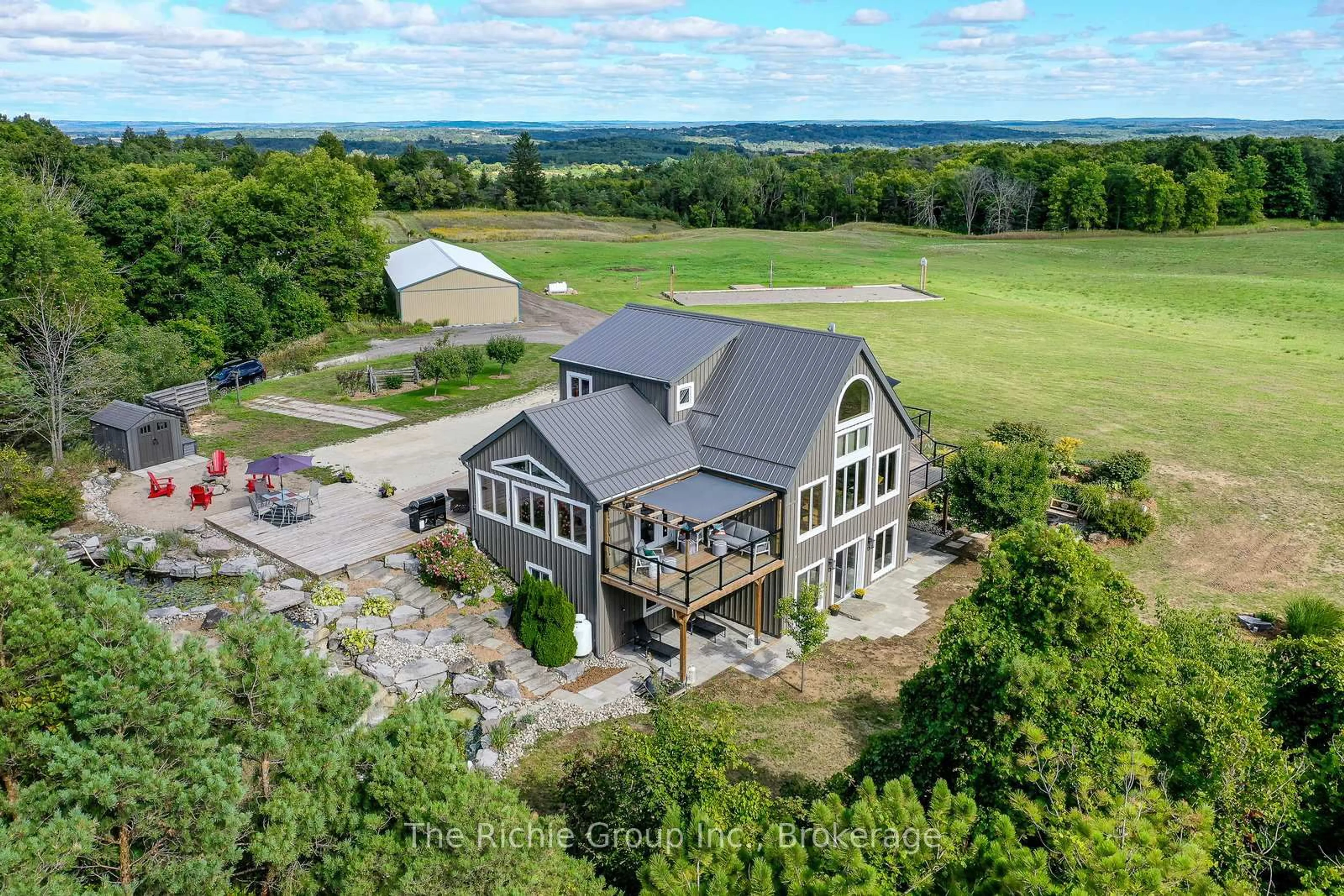 A pic from outside/outdoor area/front of a property/back of a property/a pic from drone, building for 954461 7th Line Ehs Rd, Mono Ontario L9W 6G1