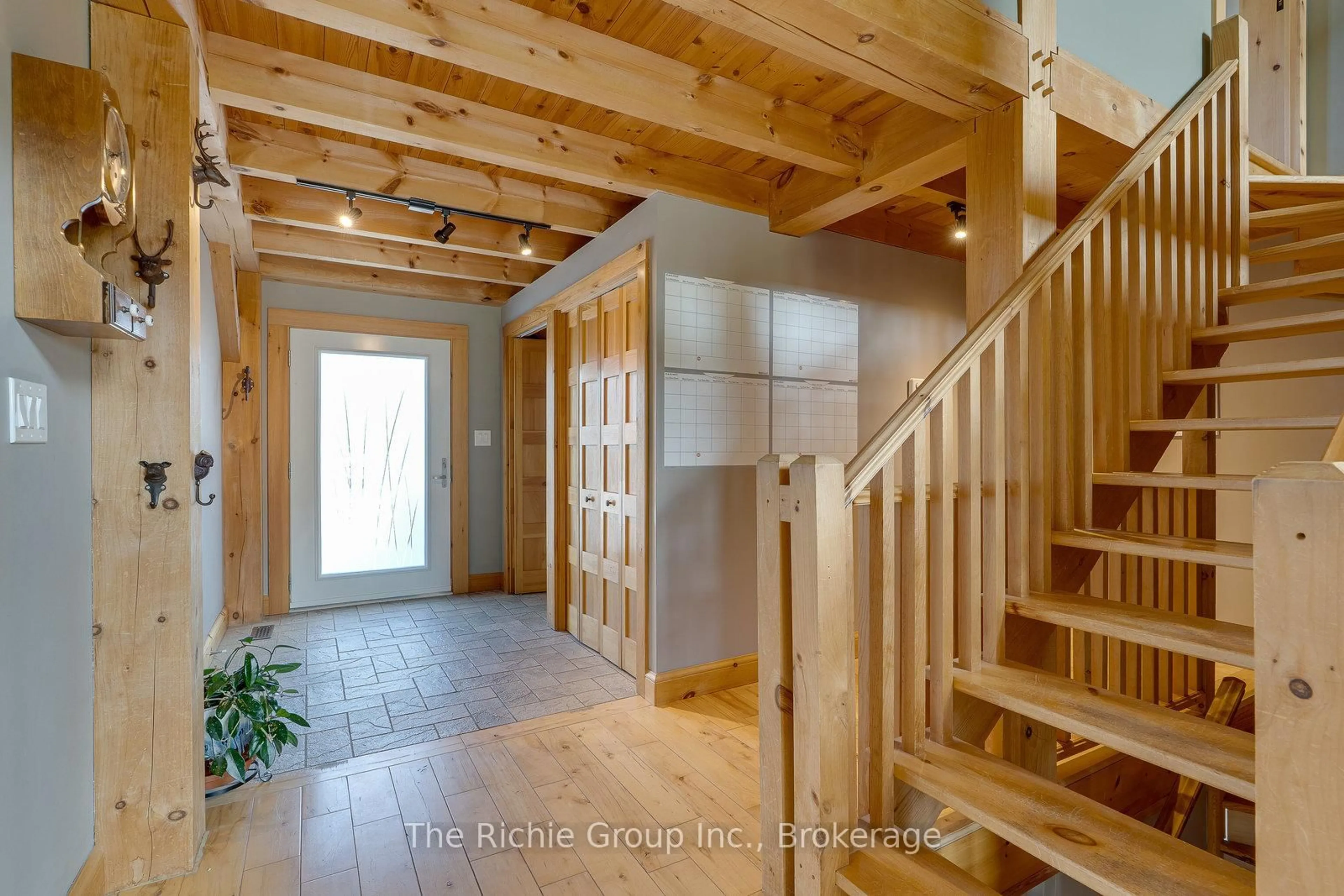 Indoor entryway for 954461 7th Line Ehs Rd, Mono Ontario L9W 6G1