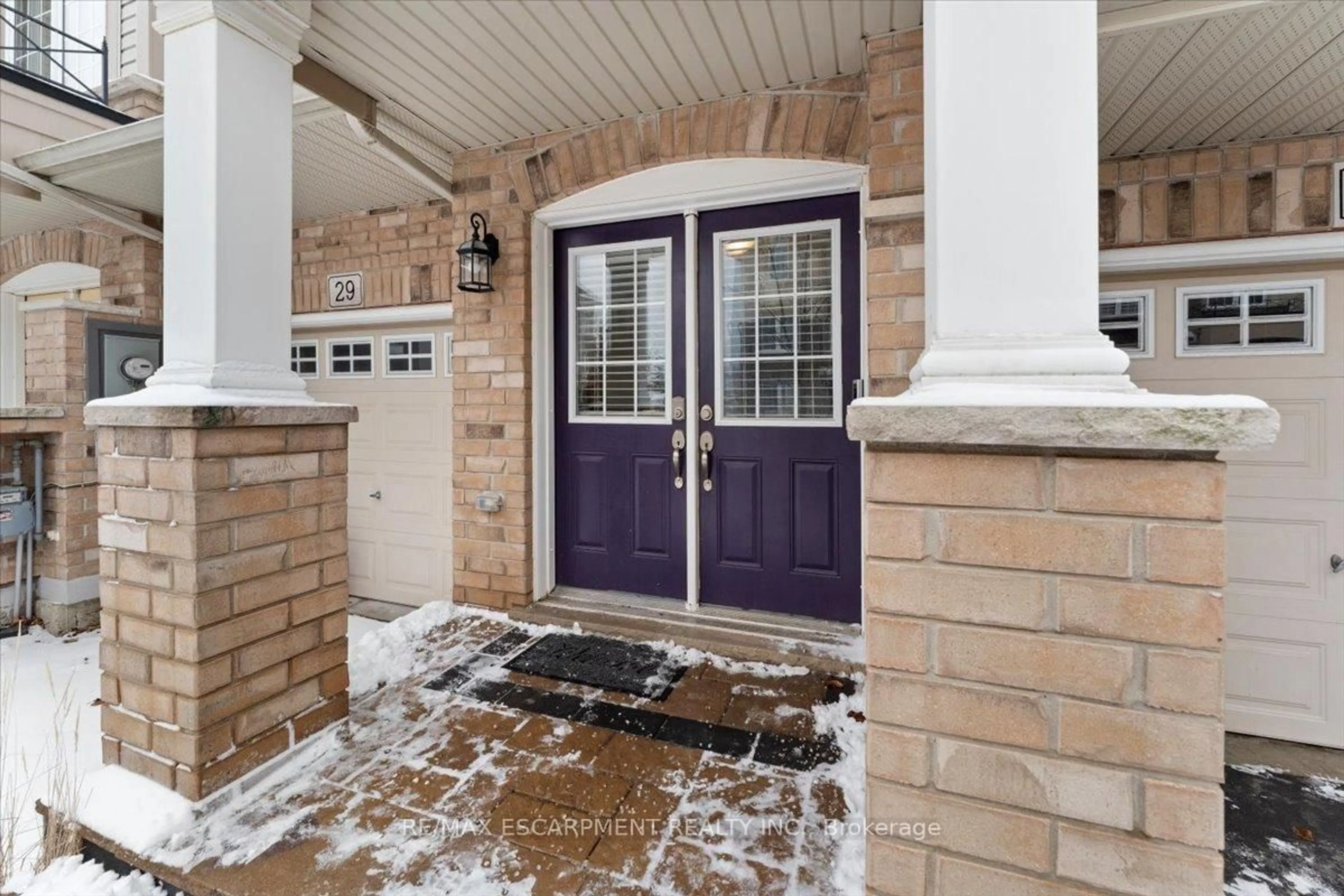 Indoor entryway for 31 Mayland St, Hamilton Ontario L8J 0G4