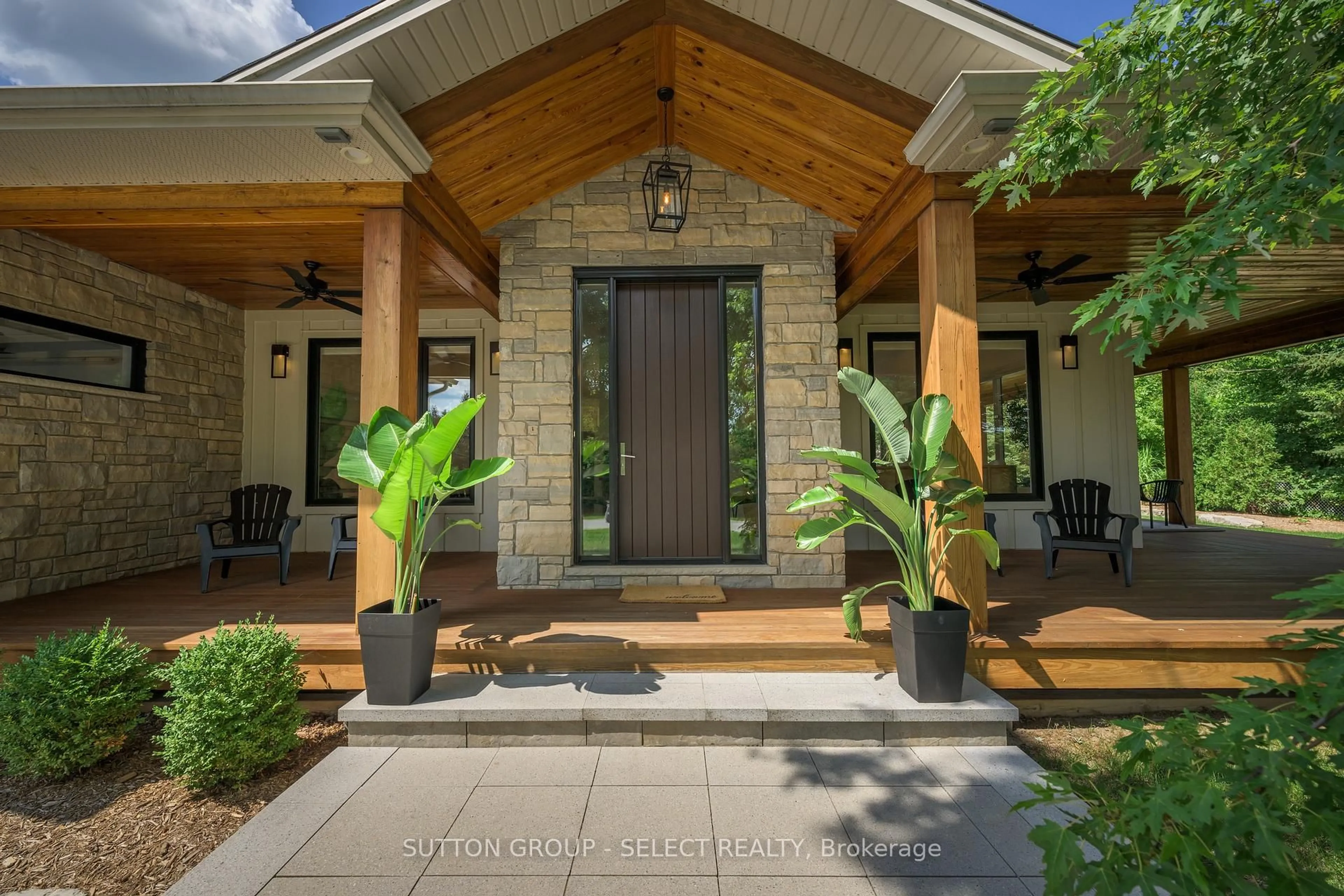 Indoor entryway for 12 Parkland Pl, Middlesex Centre Ontario N0L 1R0