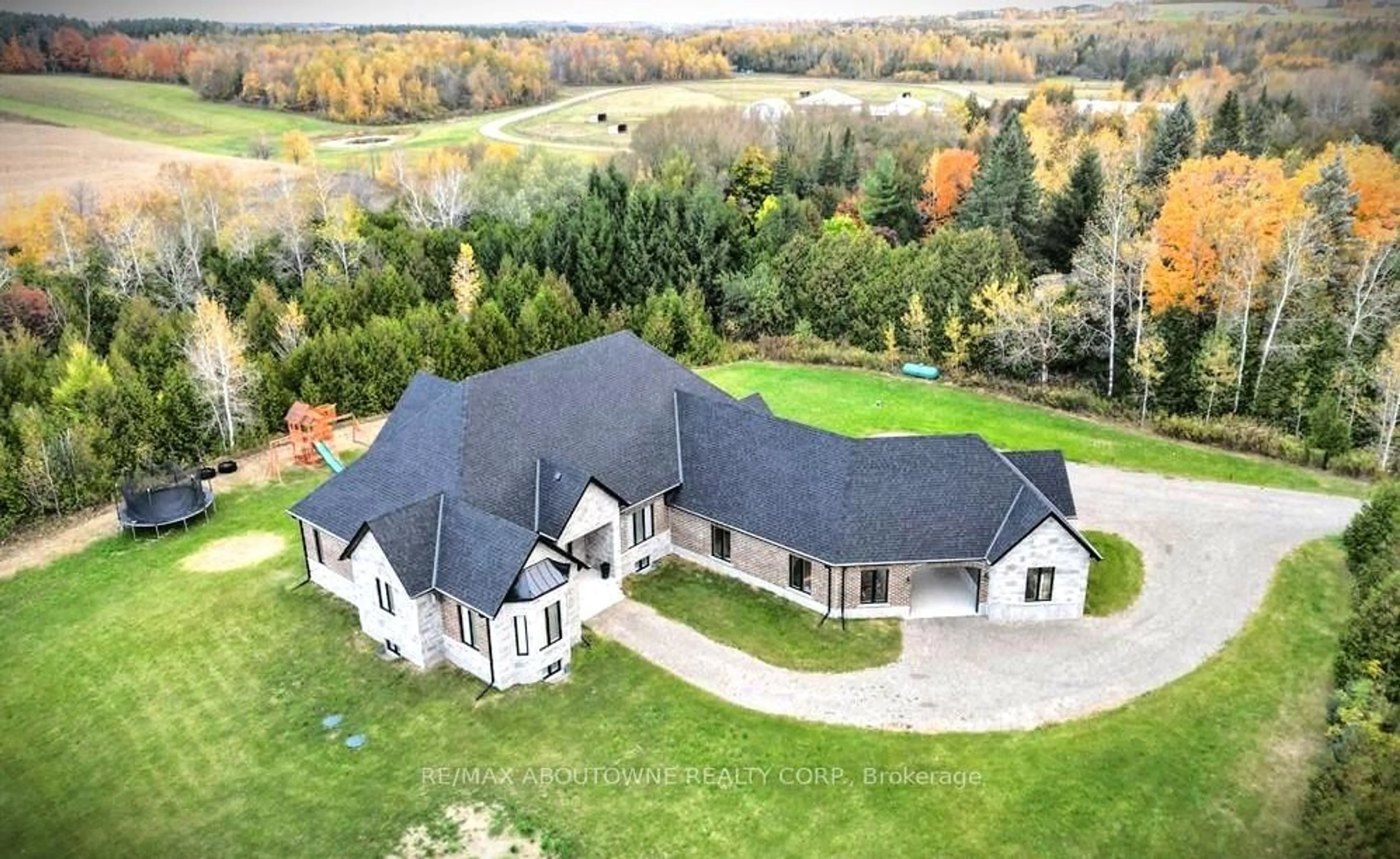 A pic from outside/outdoor area/front of a property/back of a property/a pic from drone, unknown for 9042 Sideroad 10, Erin Ontario L7J 2L8